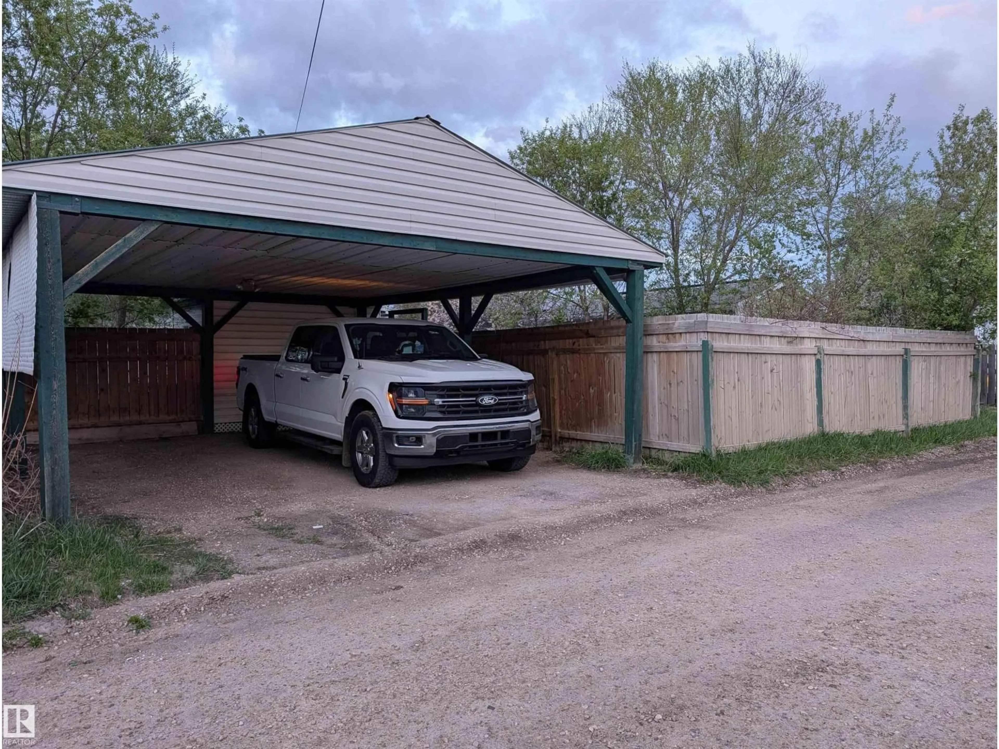 Indoor garage for 5524 47A ST, Whitecourt Alberta T7S1A4