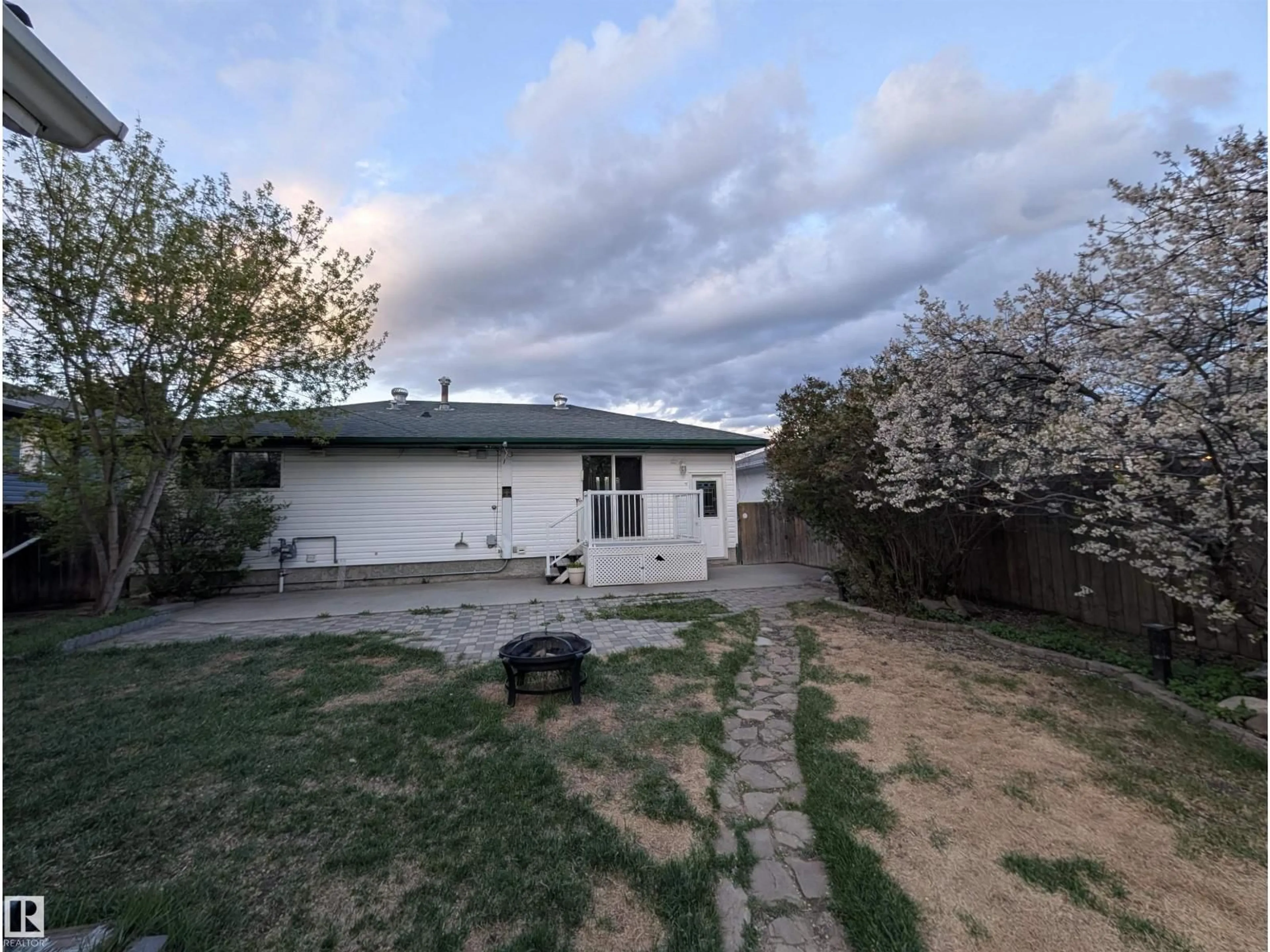 A pic from outside/outdoor area/front of a property/back of a property/a pic from drone, street for 5524 47A ST, Whitecourt Alberta T7S1A4