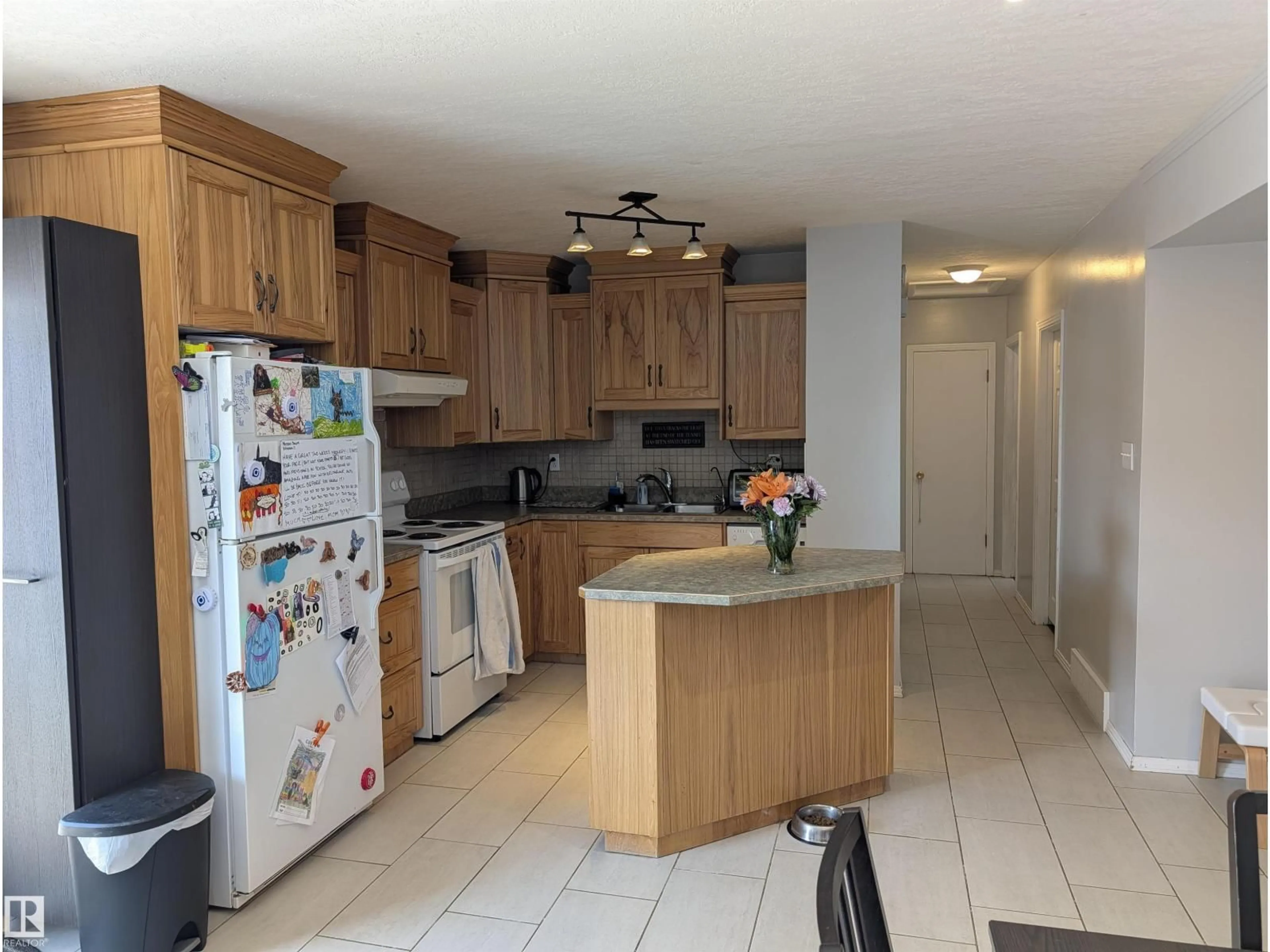 Standard kitchen, unknown for 5524 47A ST, Whitecourt Alberta T7S1A4