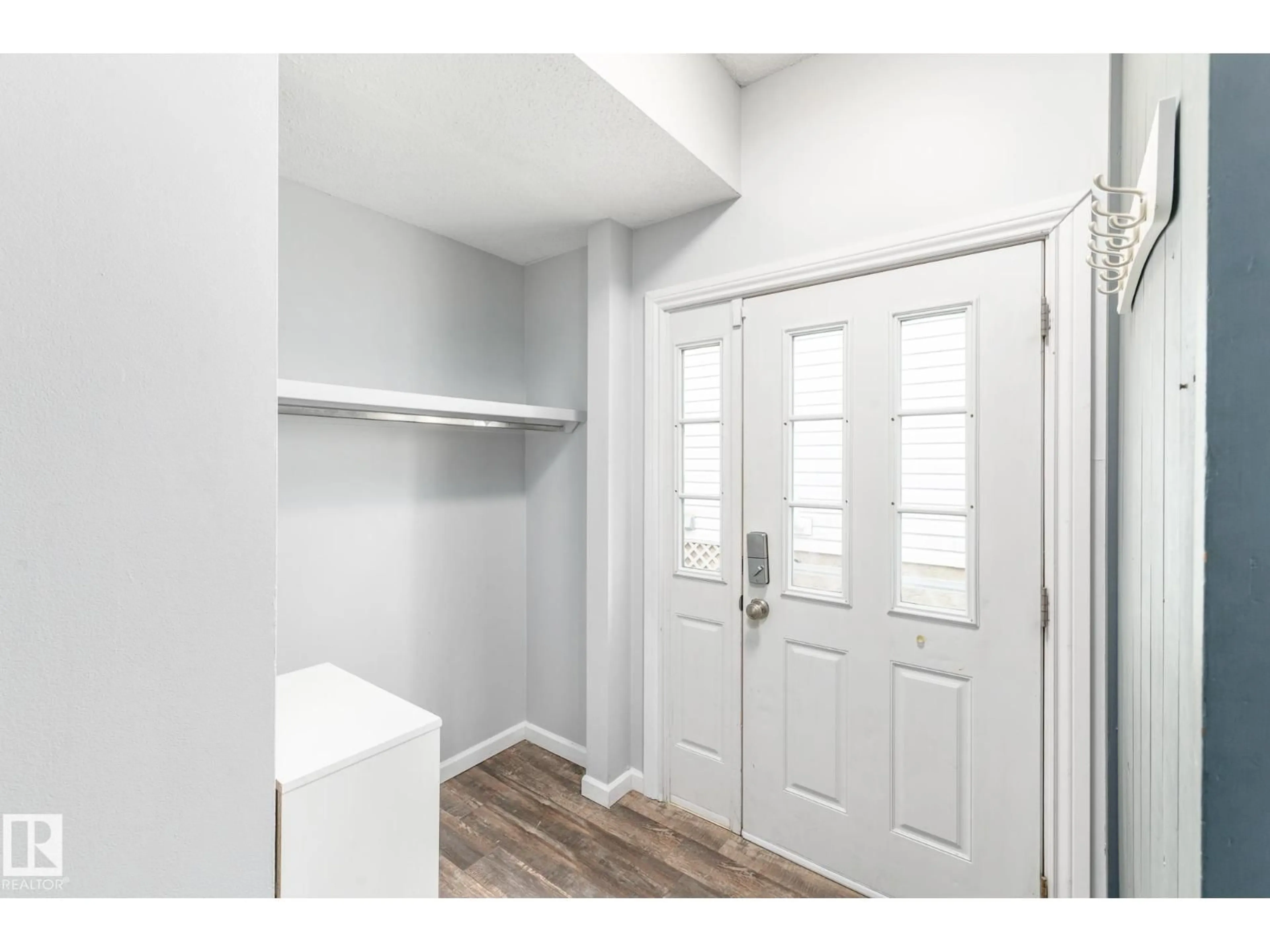 Indoor entryway for 35 WELLINGTON CR, Spruce Grove Alberta T7X1K4