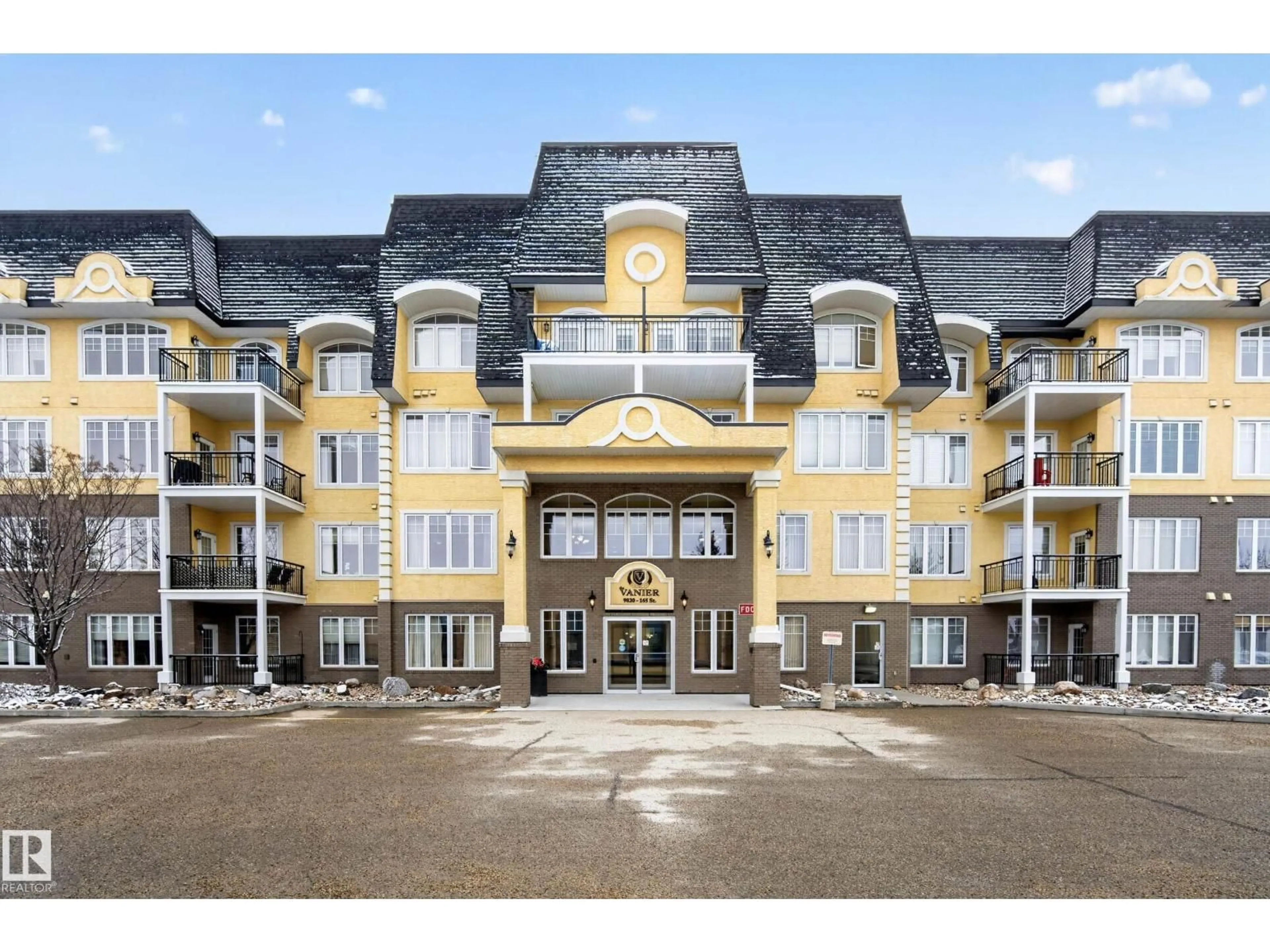 Indoor foyer for #318 - 9820 165 ST, Edmonton Alberta T5P0N2