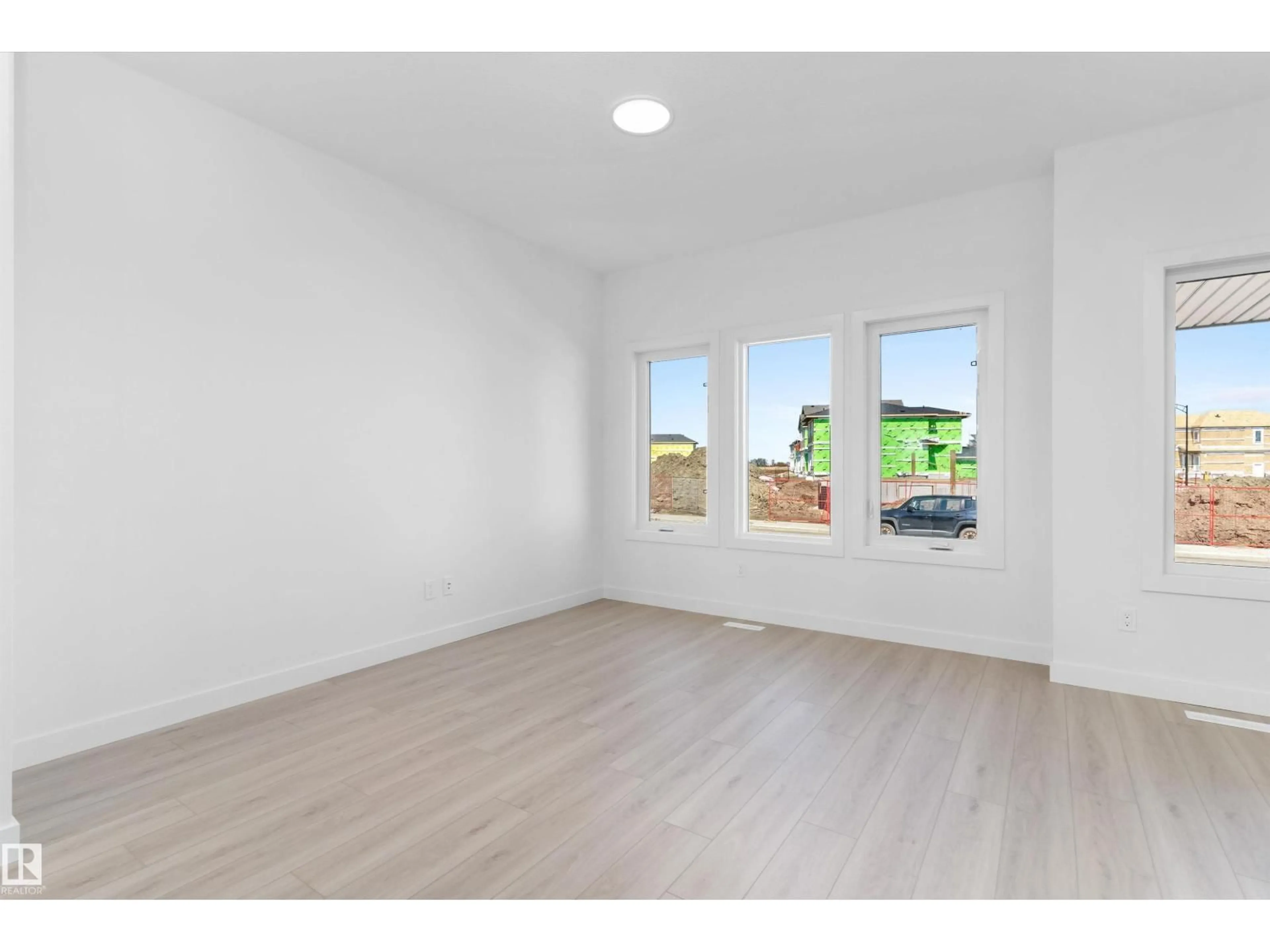A pic of a room for 18713 18A AV, Edmonton Alberta T6M0X8