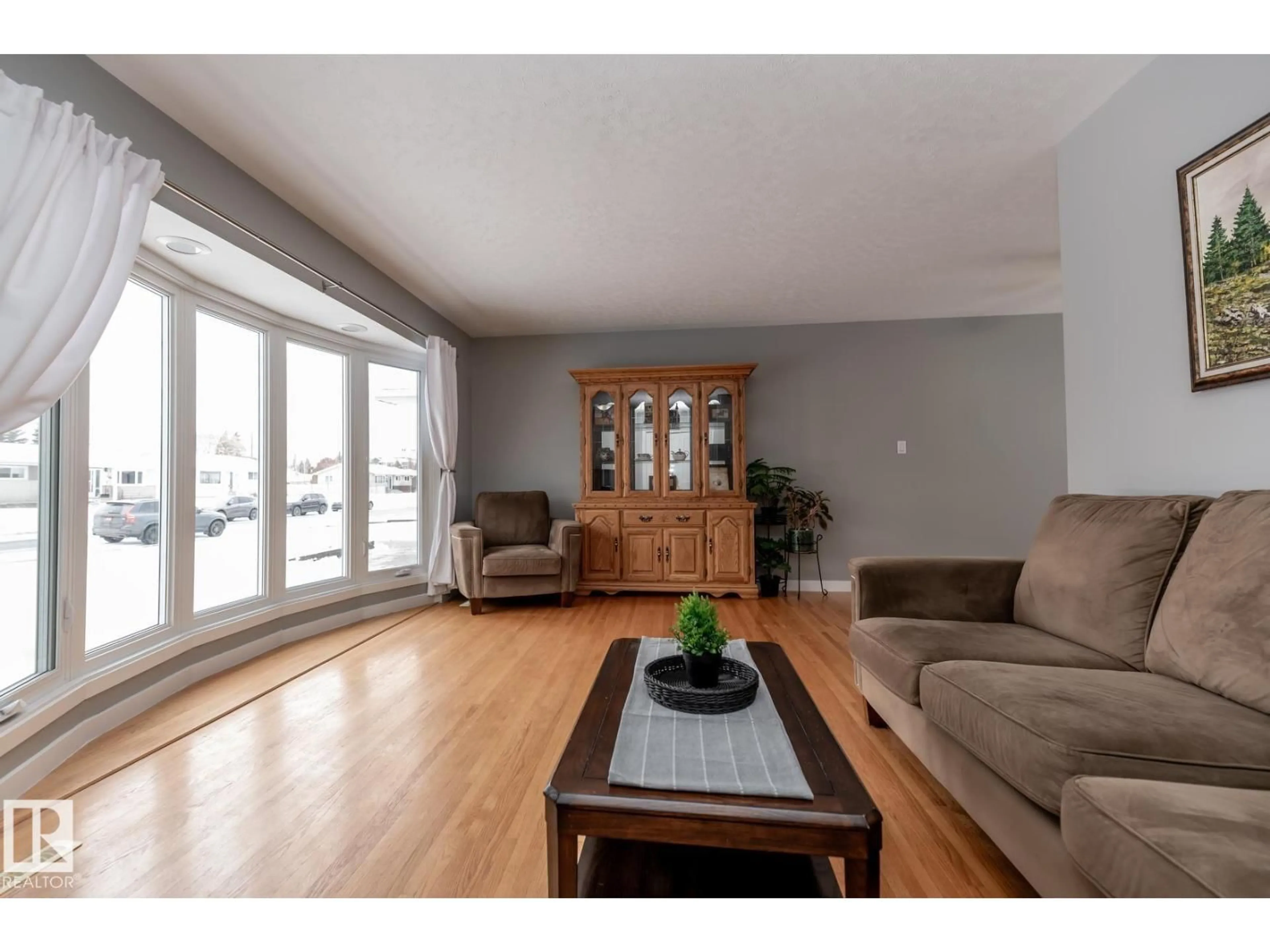 Living room with furniture, wood/laminate floor for NW - 13503 111 ST, Edmonton Alberta T5E4Z7