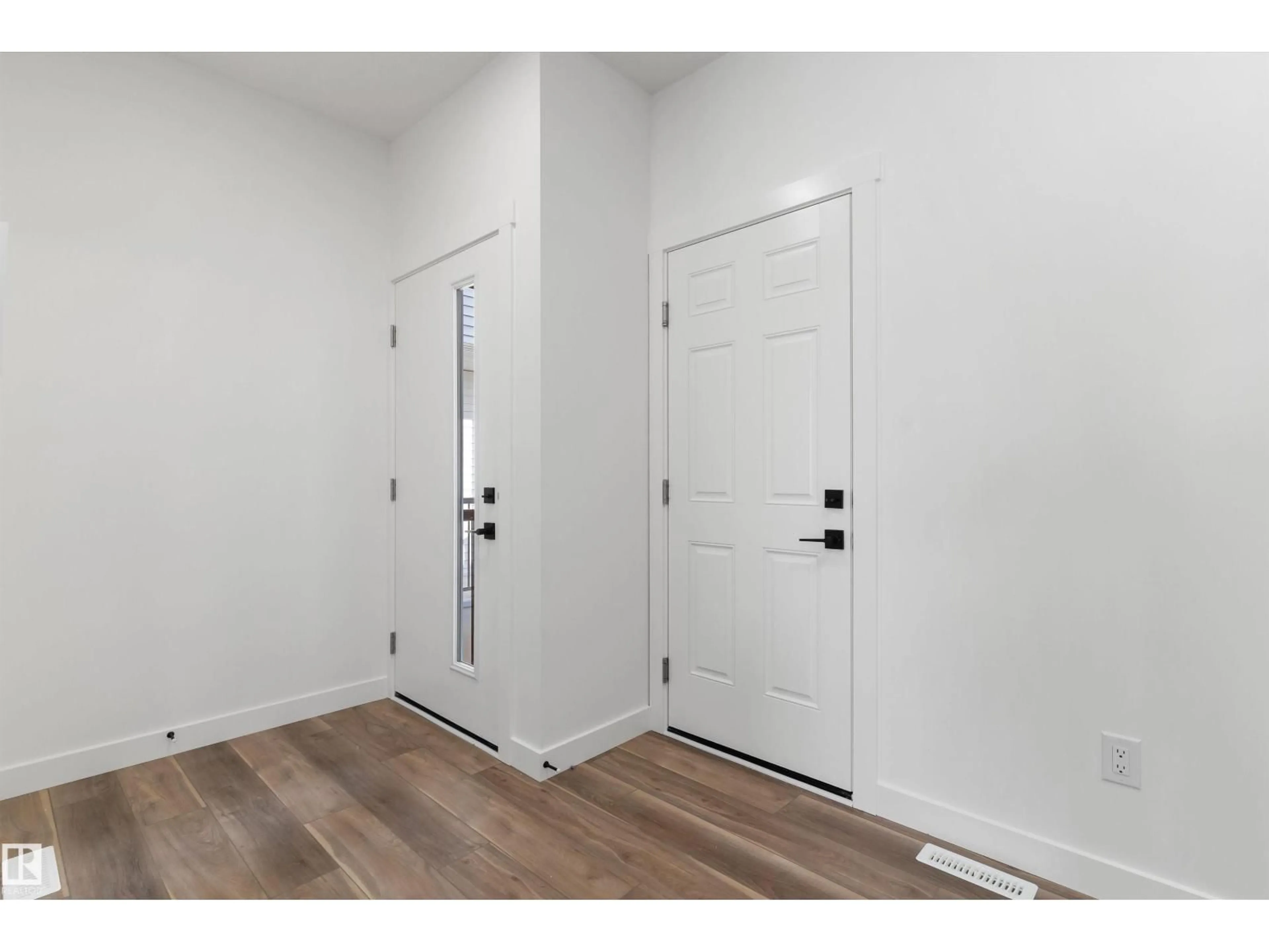 Indoor entryway for NW - 4023 207 ST, Edmonton Alberta T6M3G1