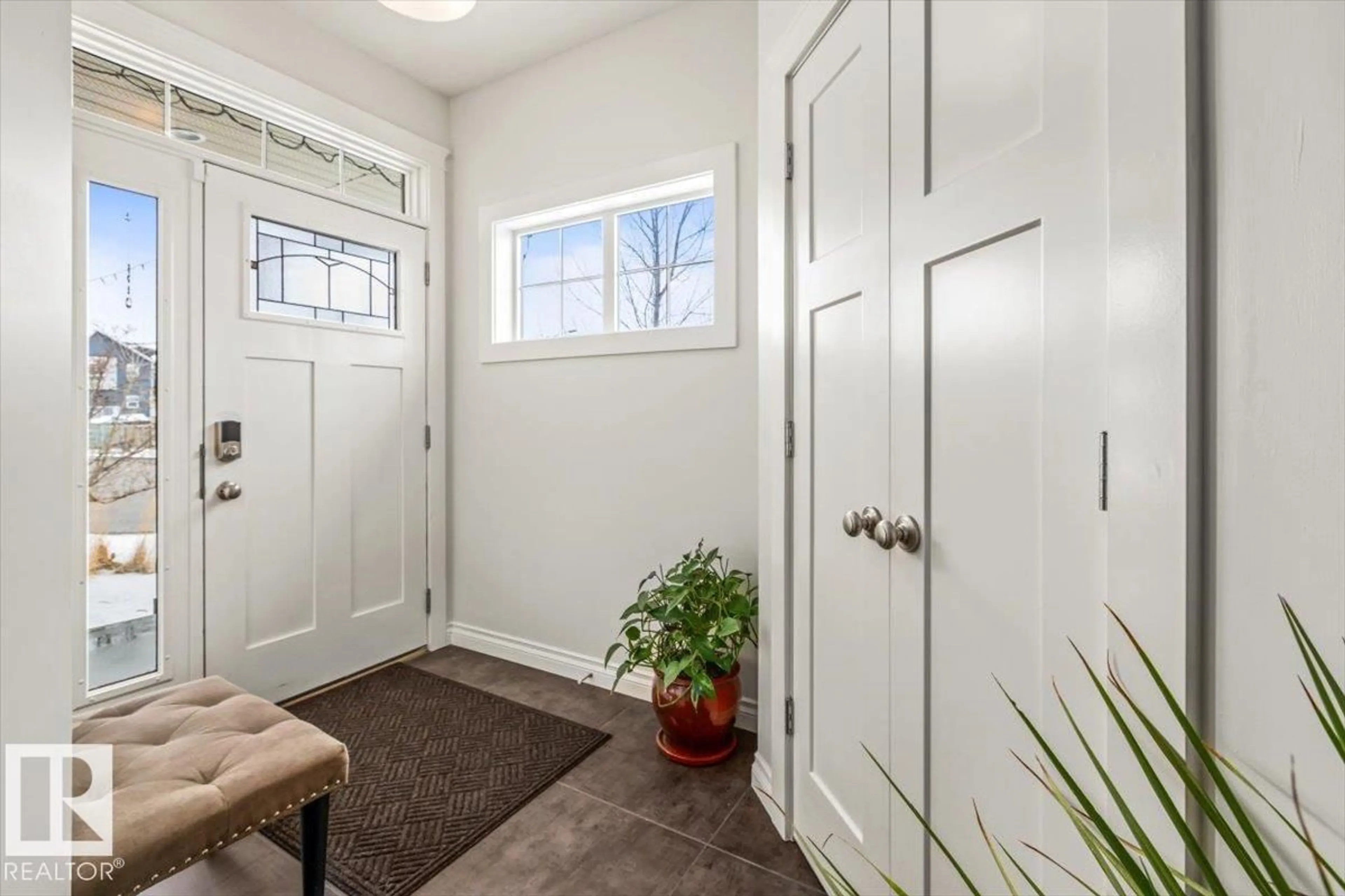 Indoor entryway for 17963 78 ST, Edmonton Alberta T5Z0K3