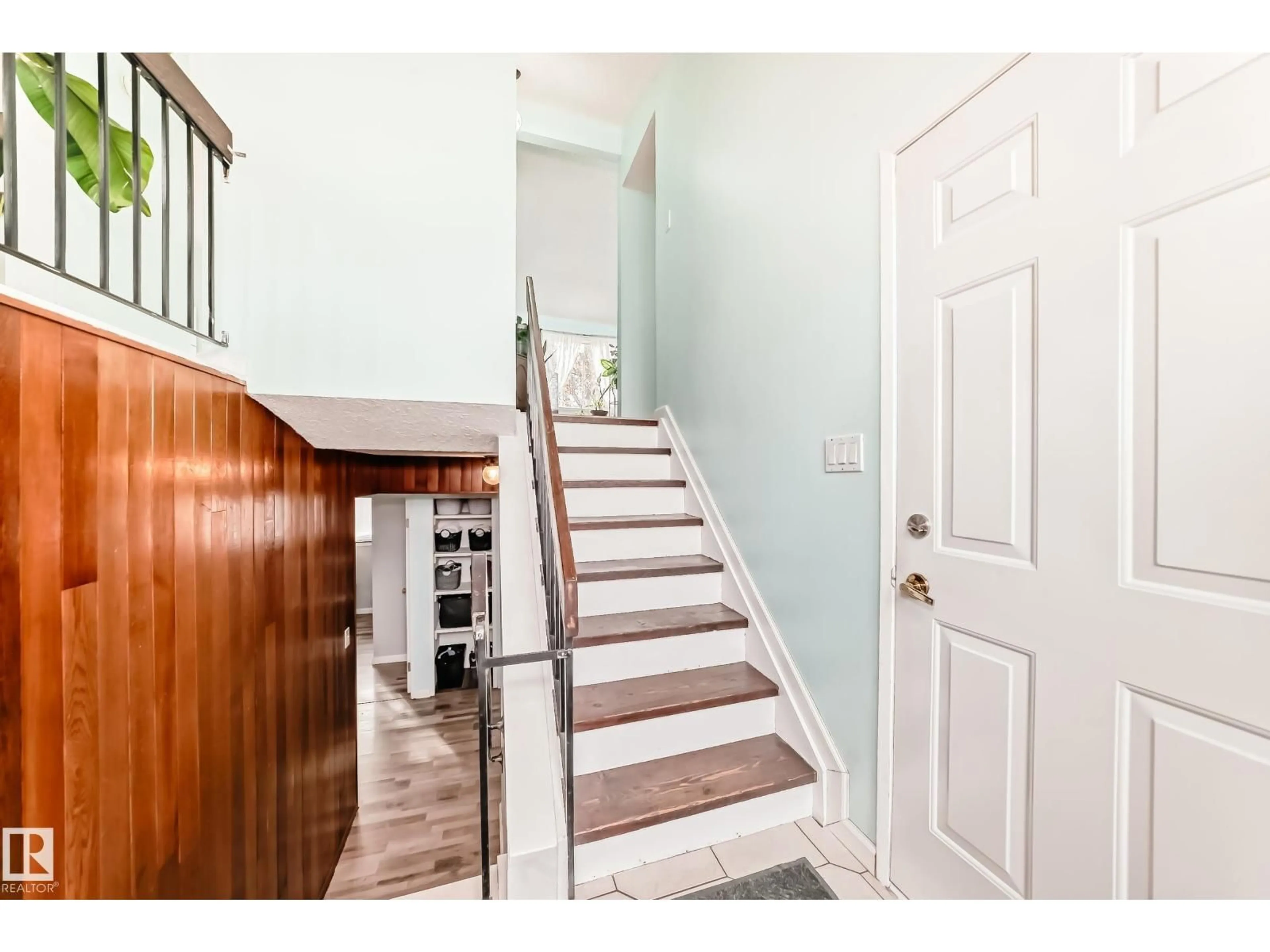 Indoor entryway for 14159 26 ST, Edmonton Alberta T5Y1S2