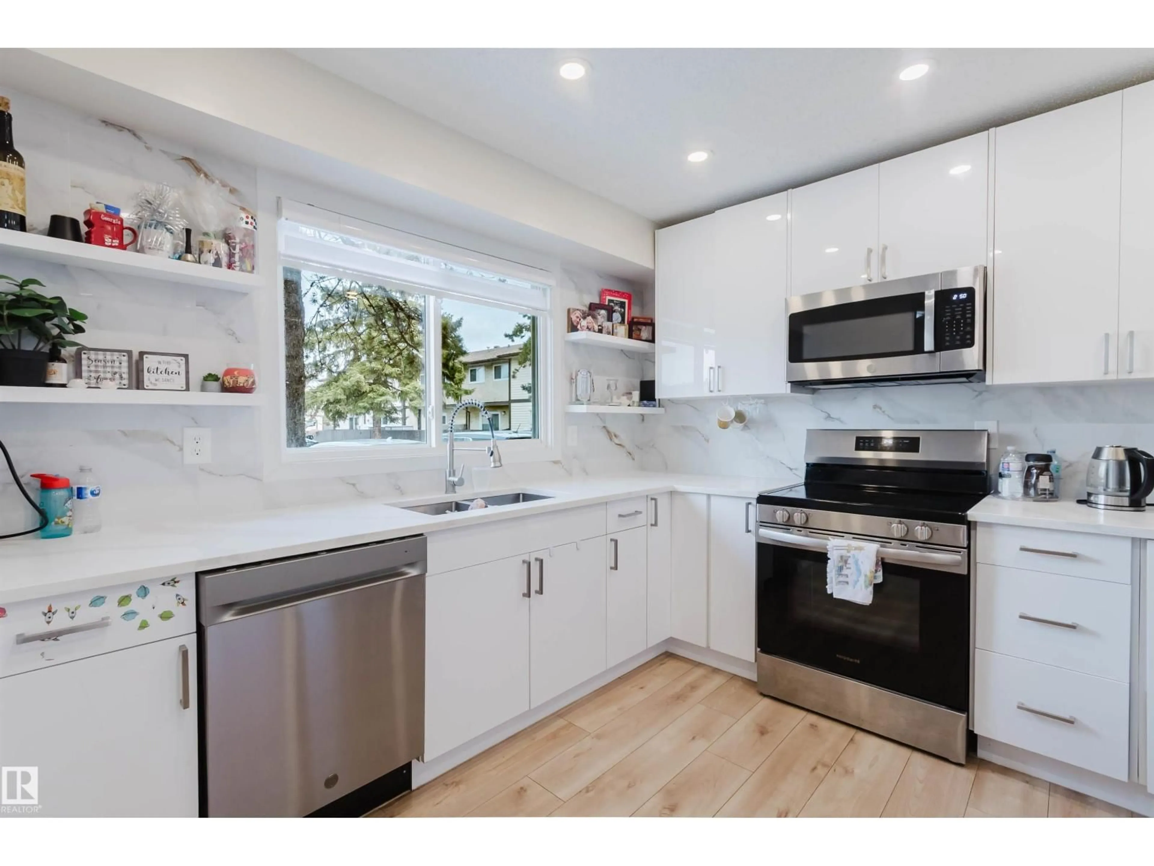 Open concept kitchen, unknown for 18088 93 AV NW, Edmonton Alberta T5T1Y1