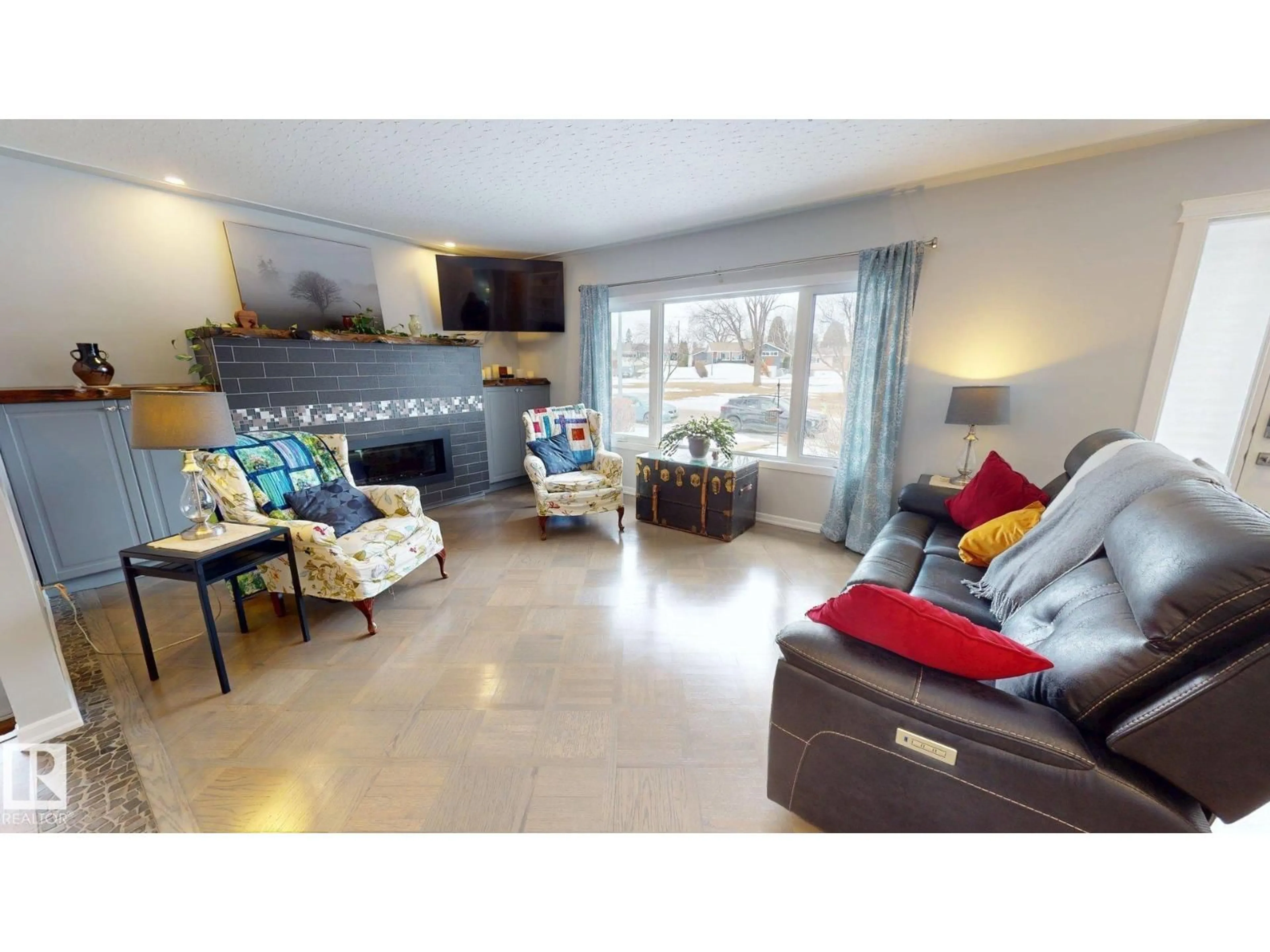 Living room with furniture, ceramic/tile floor for 10655 52 ST, Edmonton Alberta T6A2H1