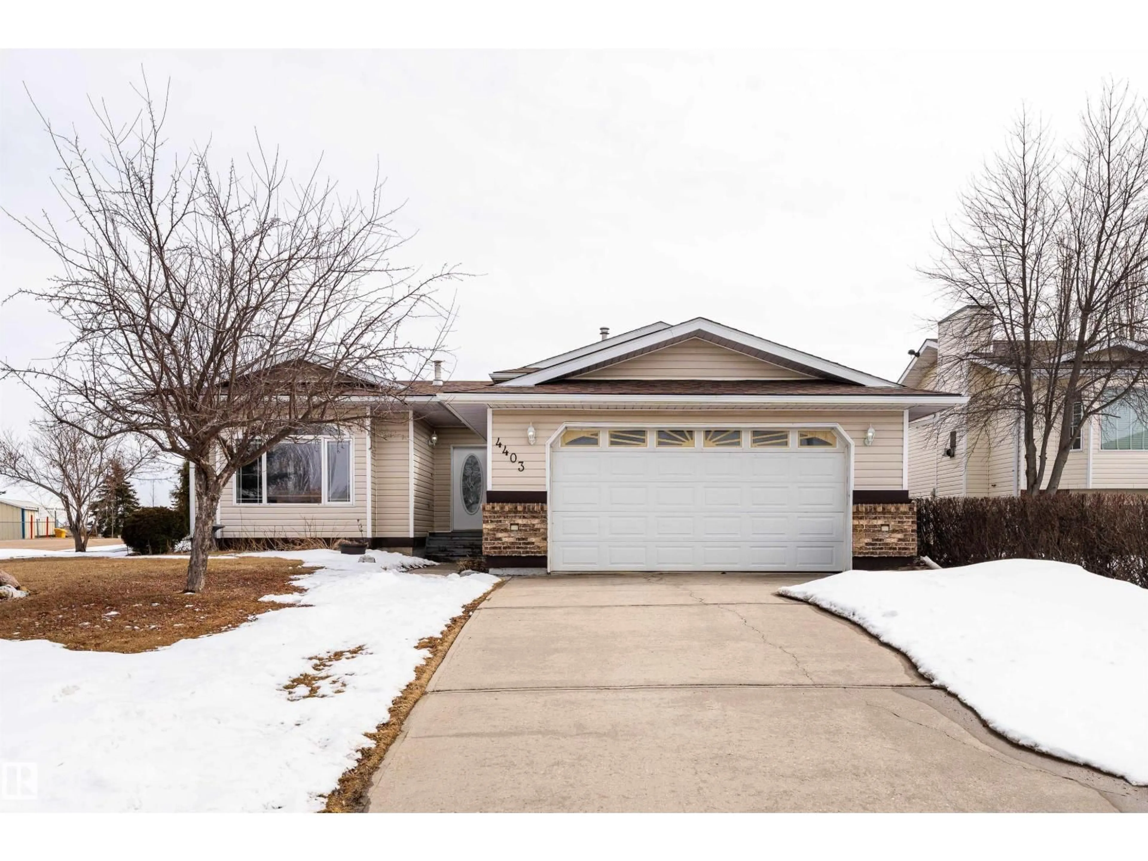 Home with vinyl exterior material, street for 4403 YEOMAN DR, Onoway Alberta T0E1V0