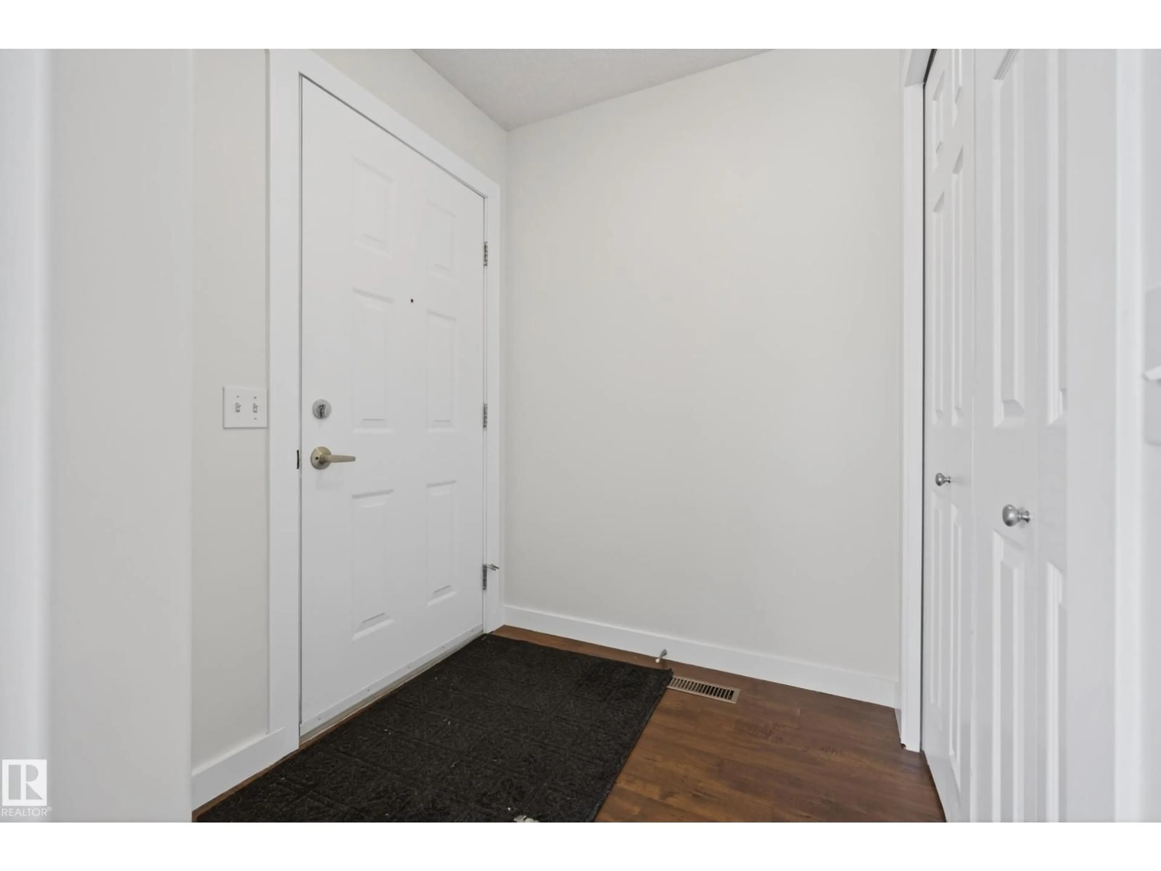 Indoor entryway for #9 - 10909 106 ST NW, Edmonton Alberta T5H4M7