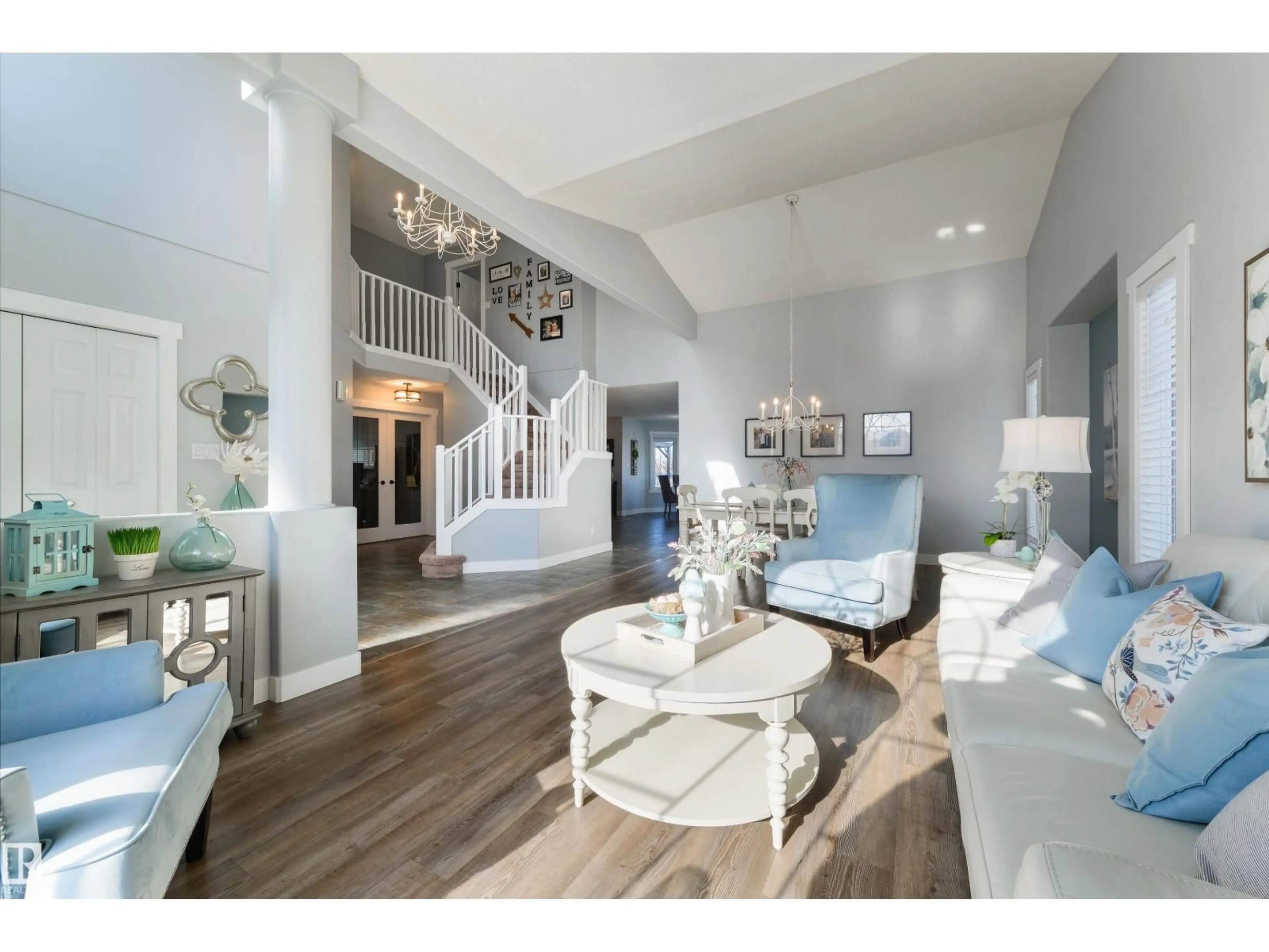 Indoor entryway for 462 ORMSBY RD, Edmonton Alberta T5T6B1