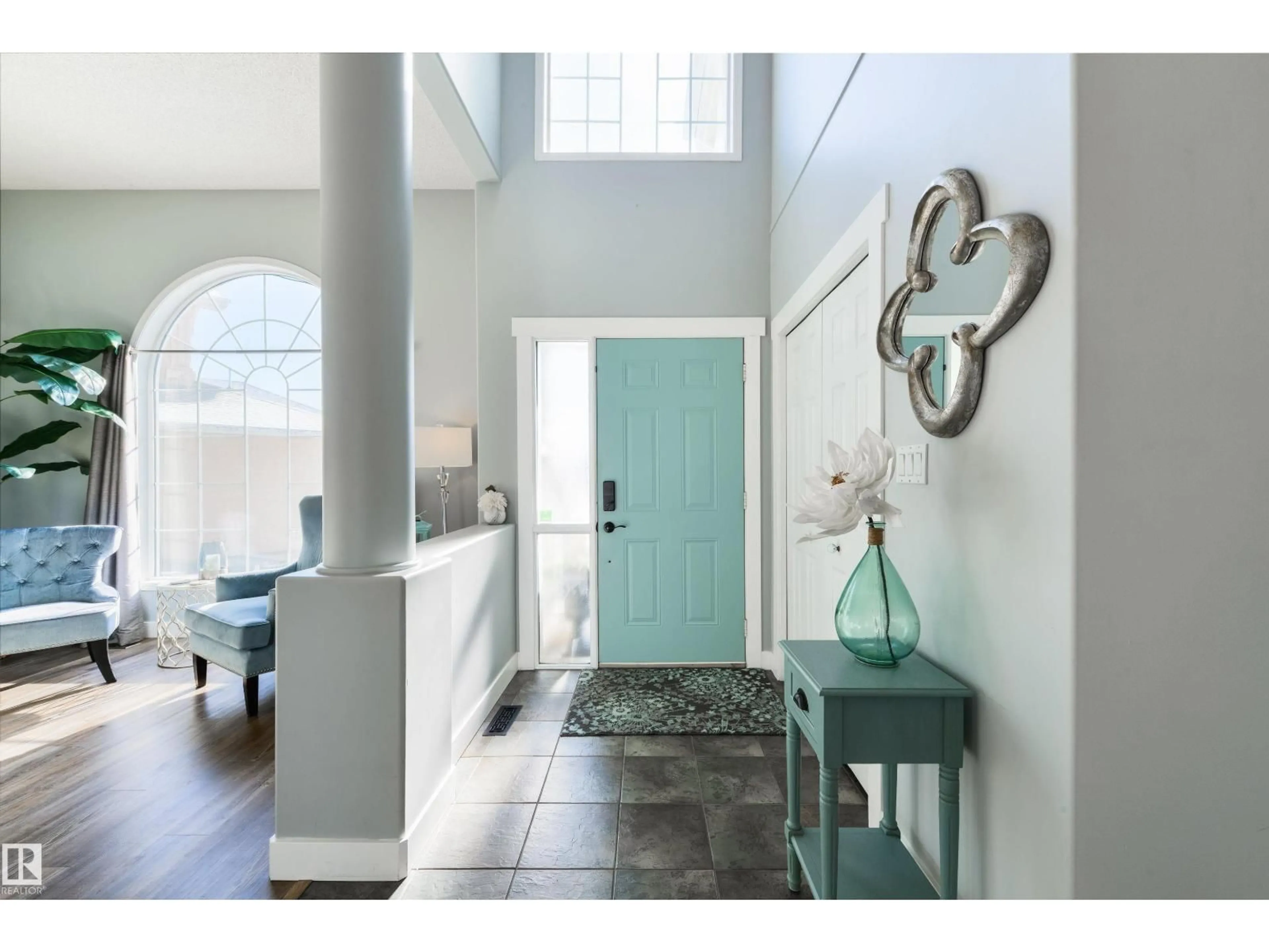 Indoor entryway for 462 ORMSBY RD, Edmonton Alberta T5T6B1