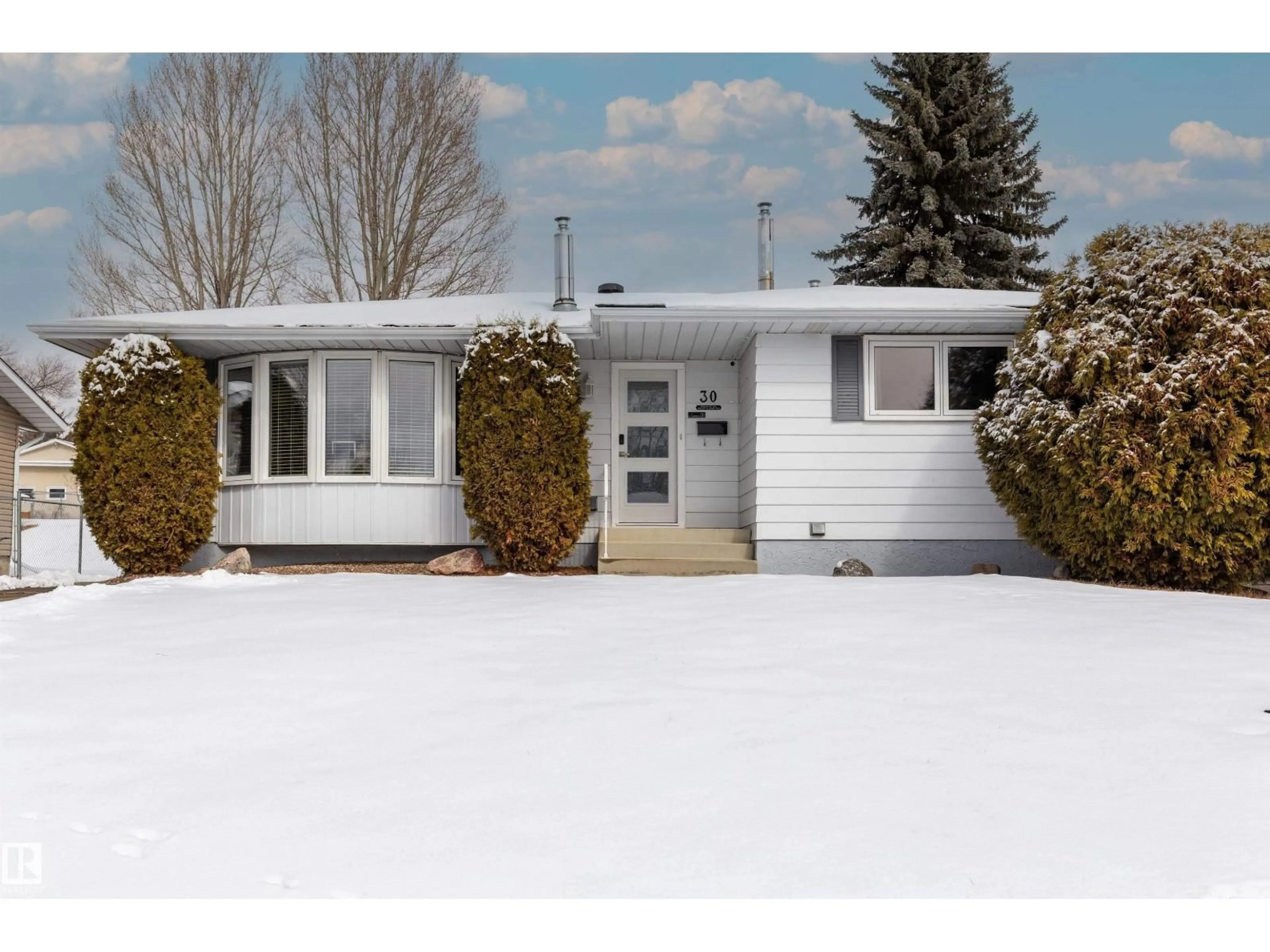 Home with vinyl exterior material, street for 30 GROVELAND RD, Sherwood Park Alberta T8A3G6