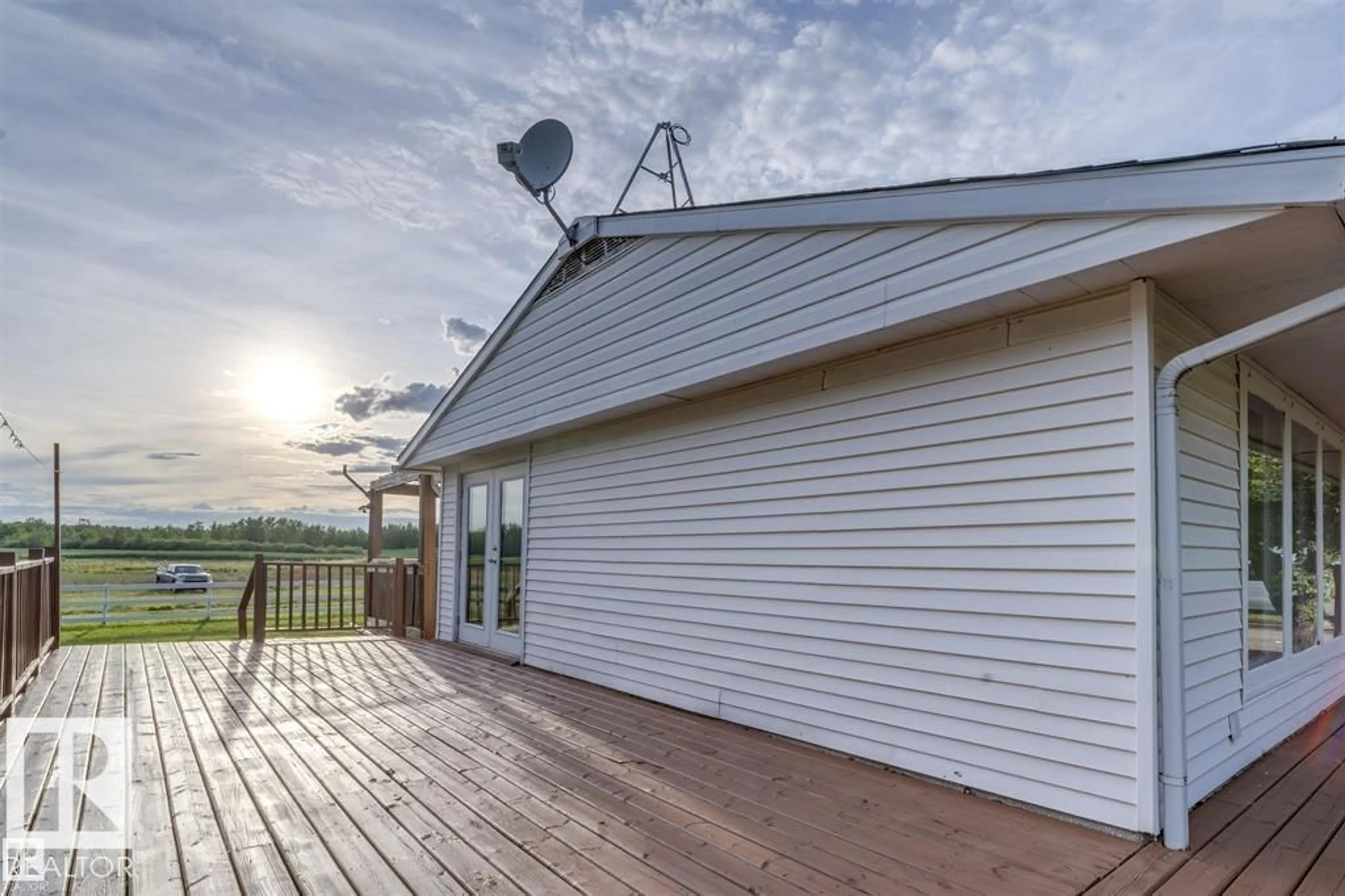 A pic from outside/outdoor area/front of a property/back of a property/a pic from drone, unknown for 52028 RGE ROAD 231, Rural Strathcona County Alberta T8B1A3