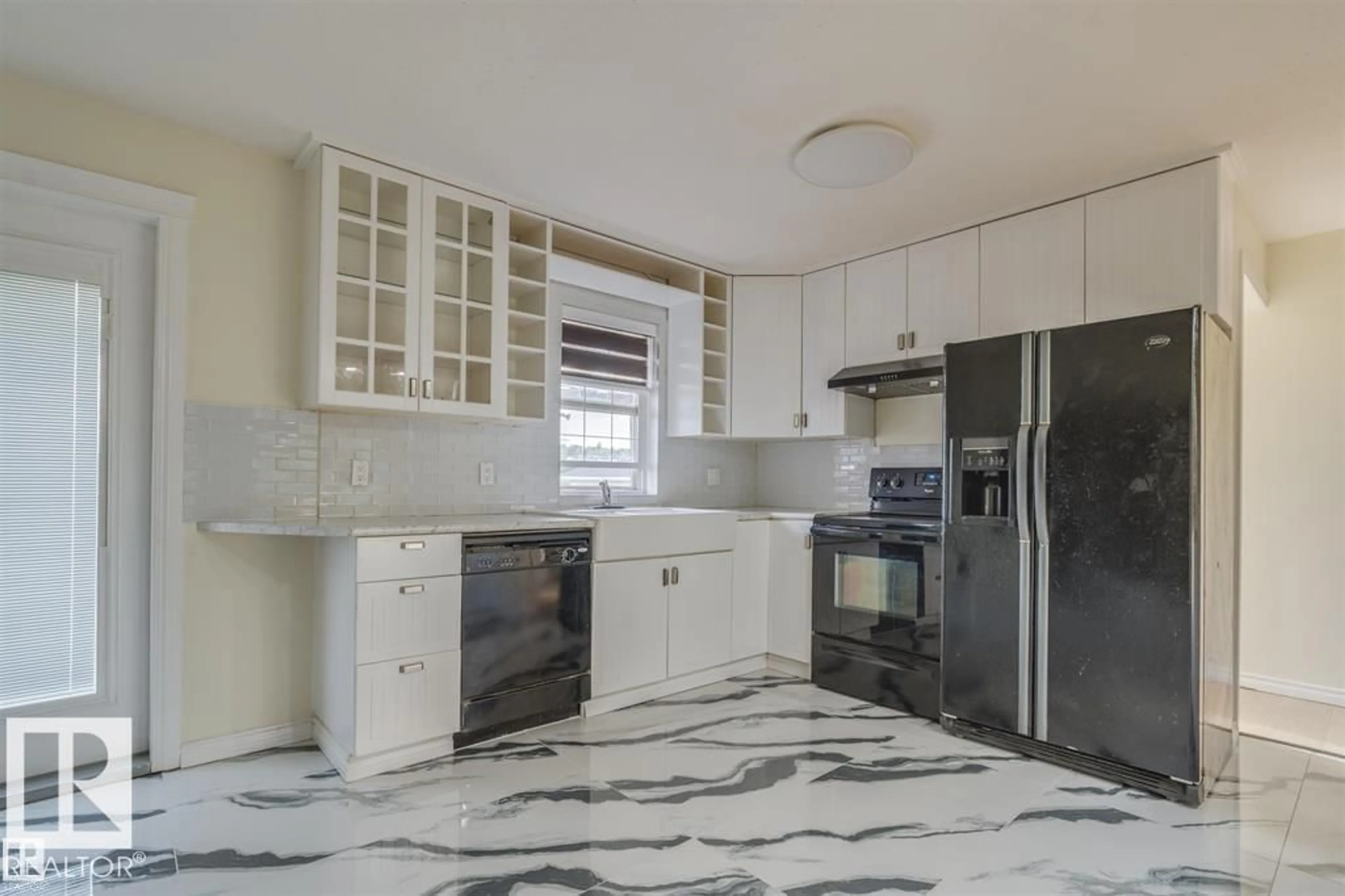 Open concept kitchen, ceramic/tile floor for 52028 RGE ROAD 231, Rural Strathcona County Alberta T8B1A3