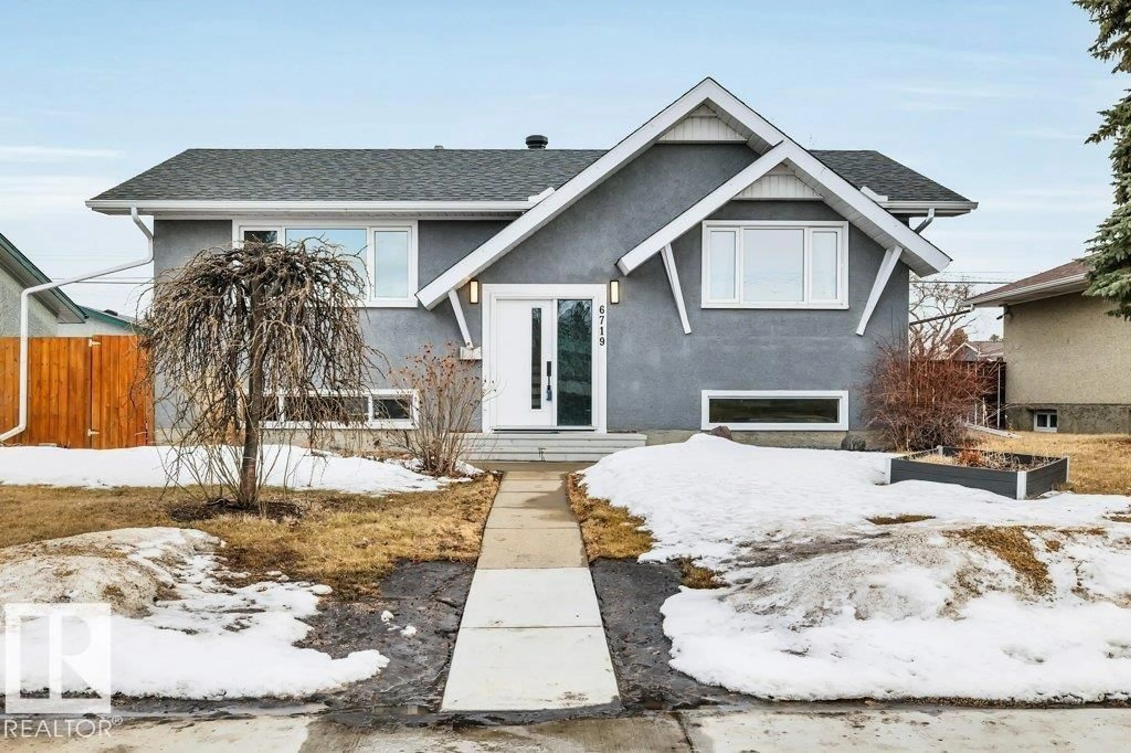 Home with vinyl exterior material, street for NW - 6719 94B AV, Edmonton Alberta T6B0Z5