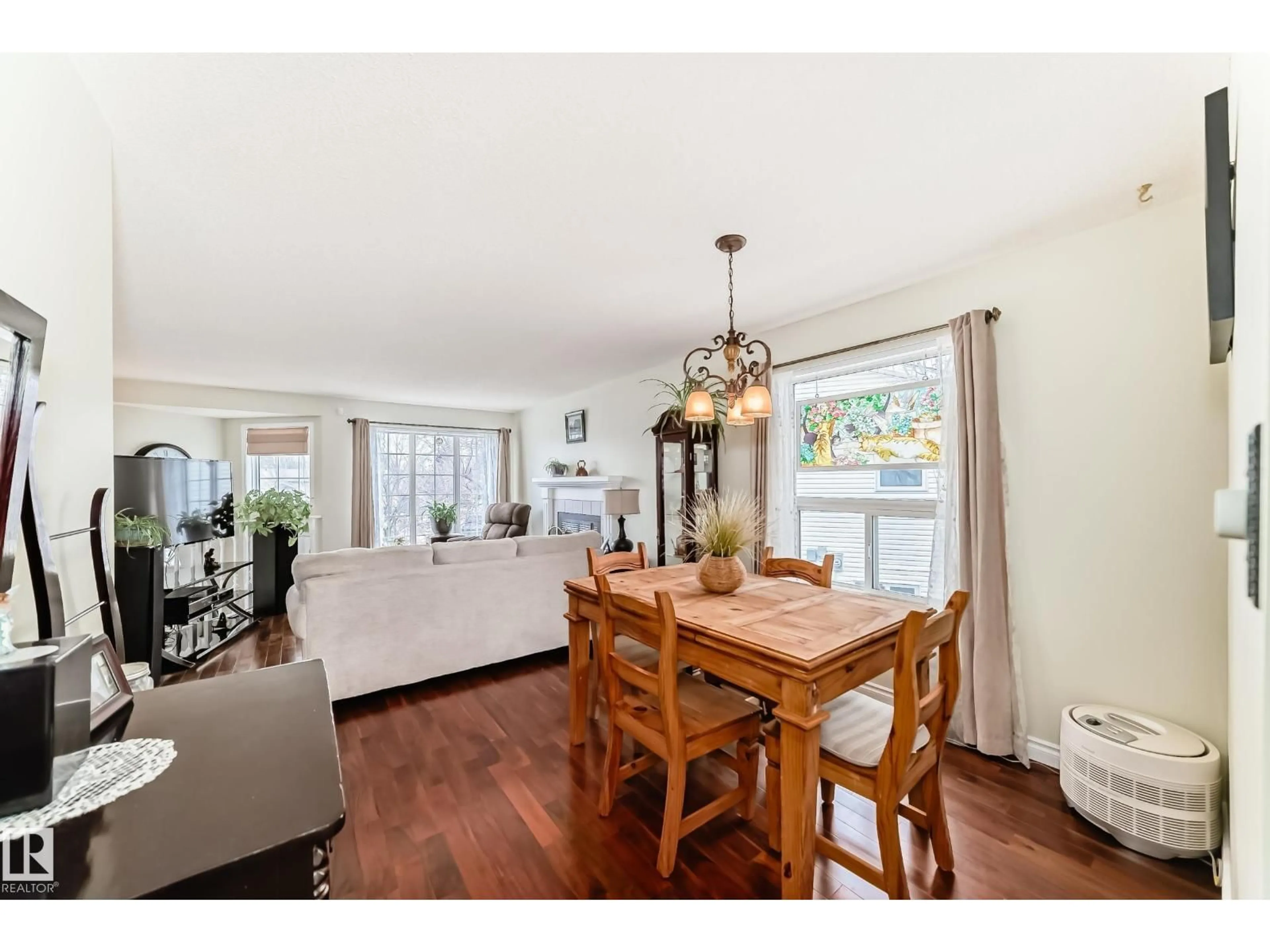 Dining room, wood/laminate floor for 521 RAINBOW CR, Sherwood Park Alberta T8A5M8