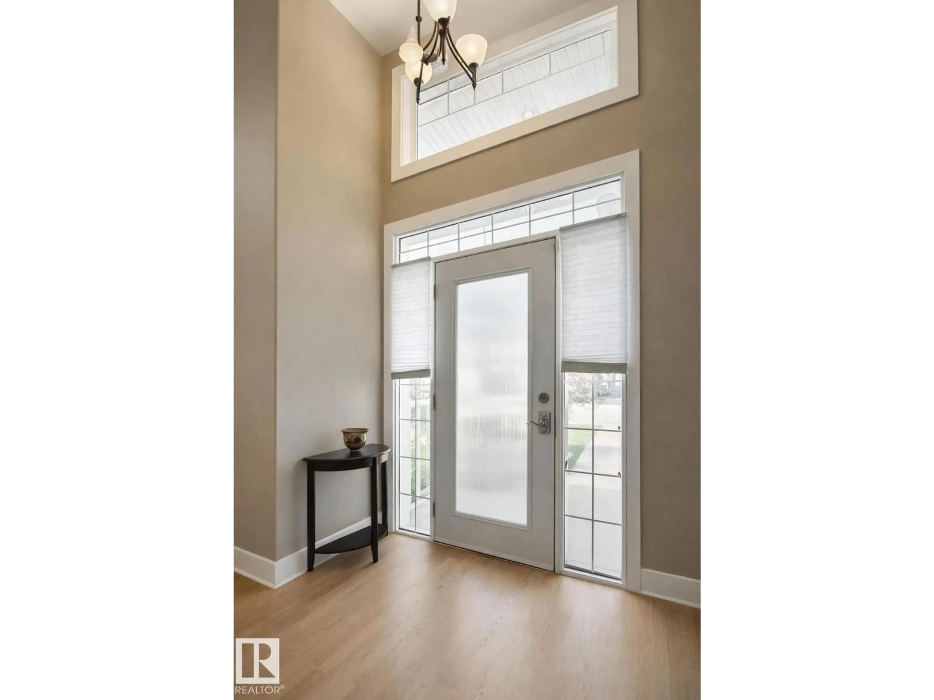 Indoor entryway for 6712 18 AVE SW, Edmonton Alberta T6X0G9