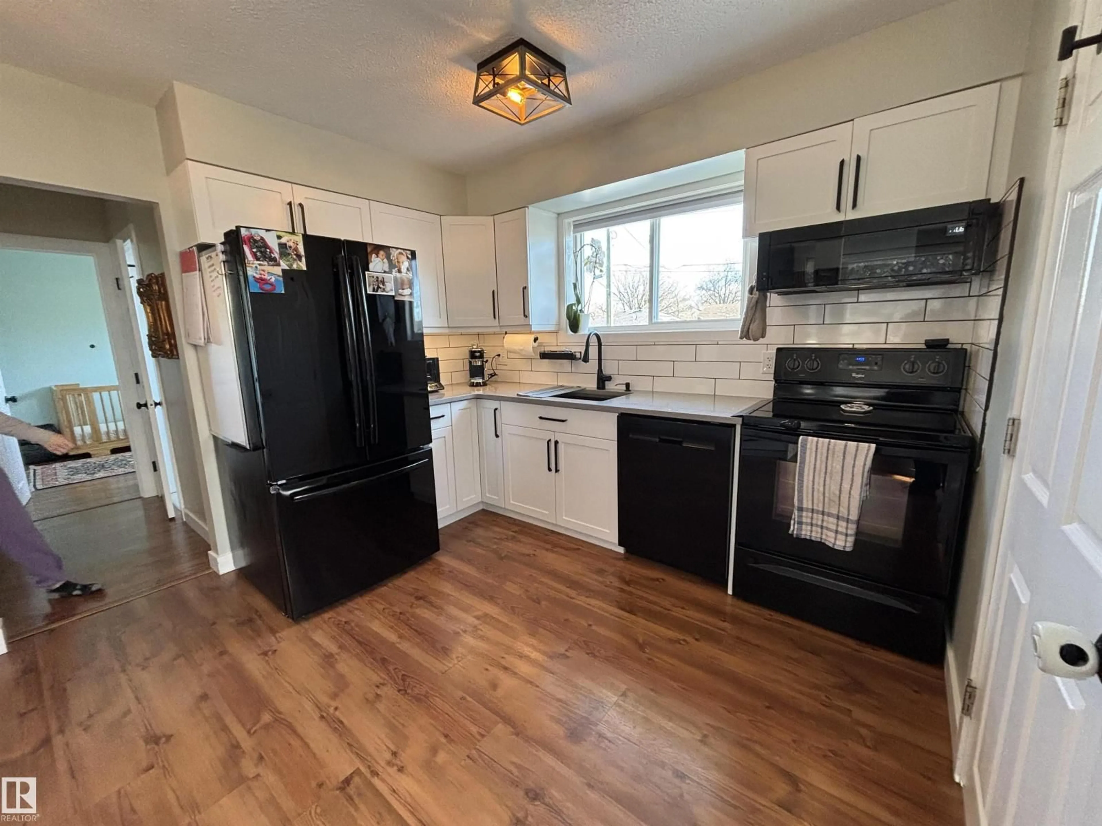 Open concept kitchen, wood/laminate floor for 21 ELIZABETH DR, Fort Saskatchewan Alberta T8L2M4