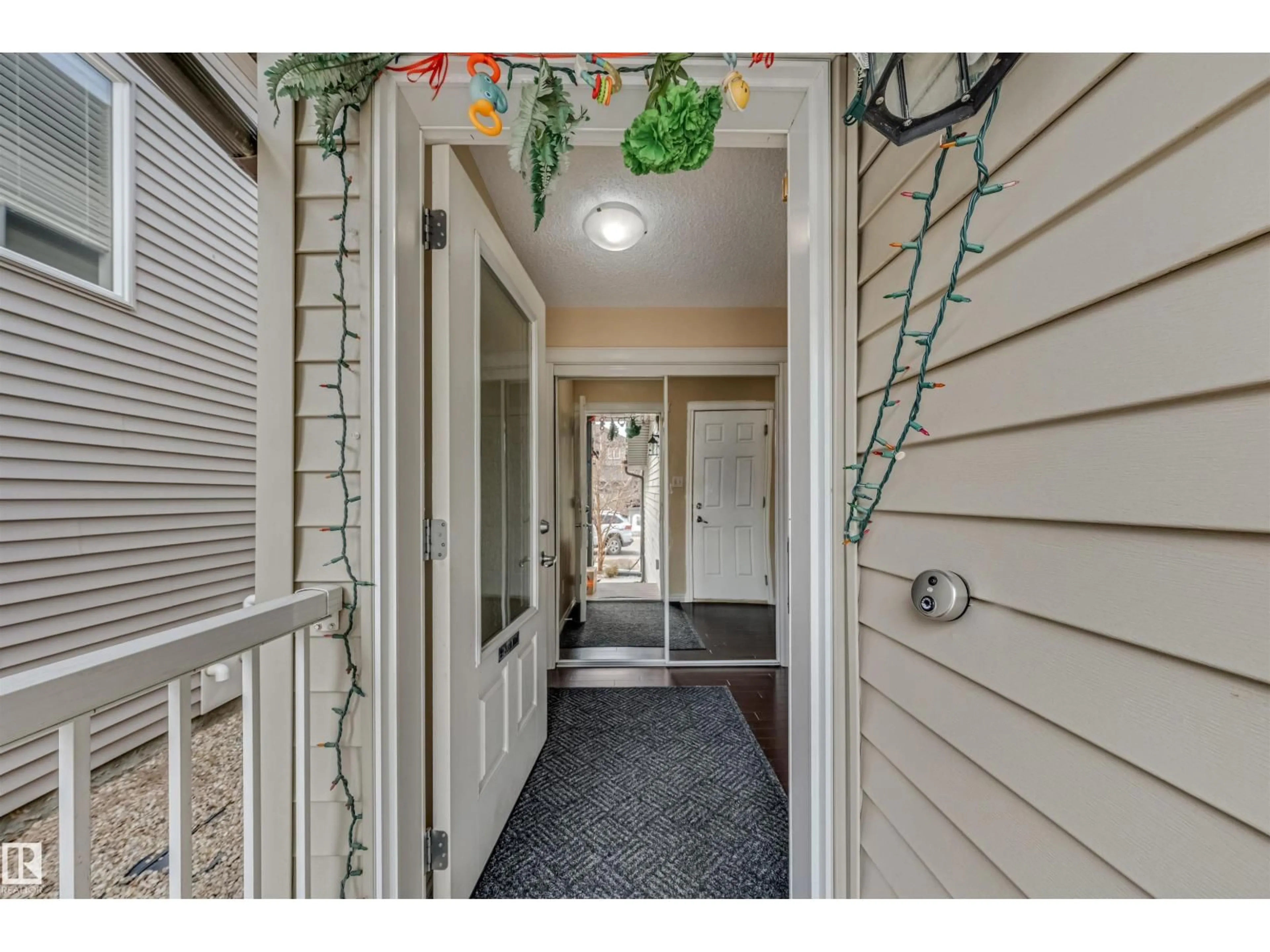 Indoor entryway for 2314 22 AV, Edmonton Alberta T6T0Y4