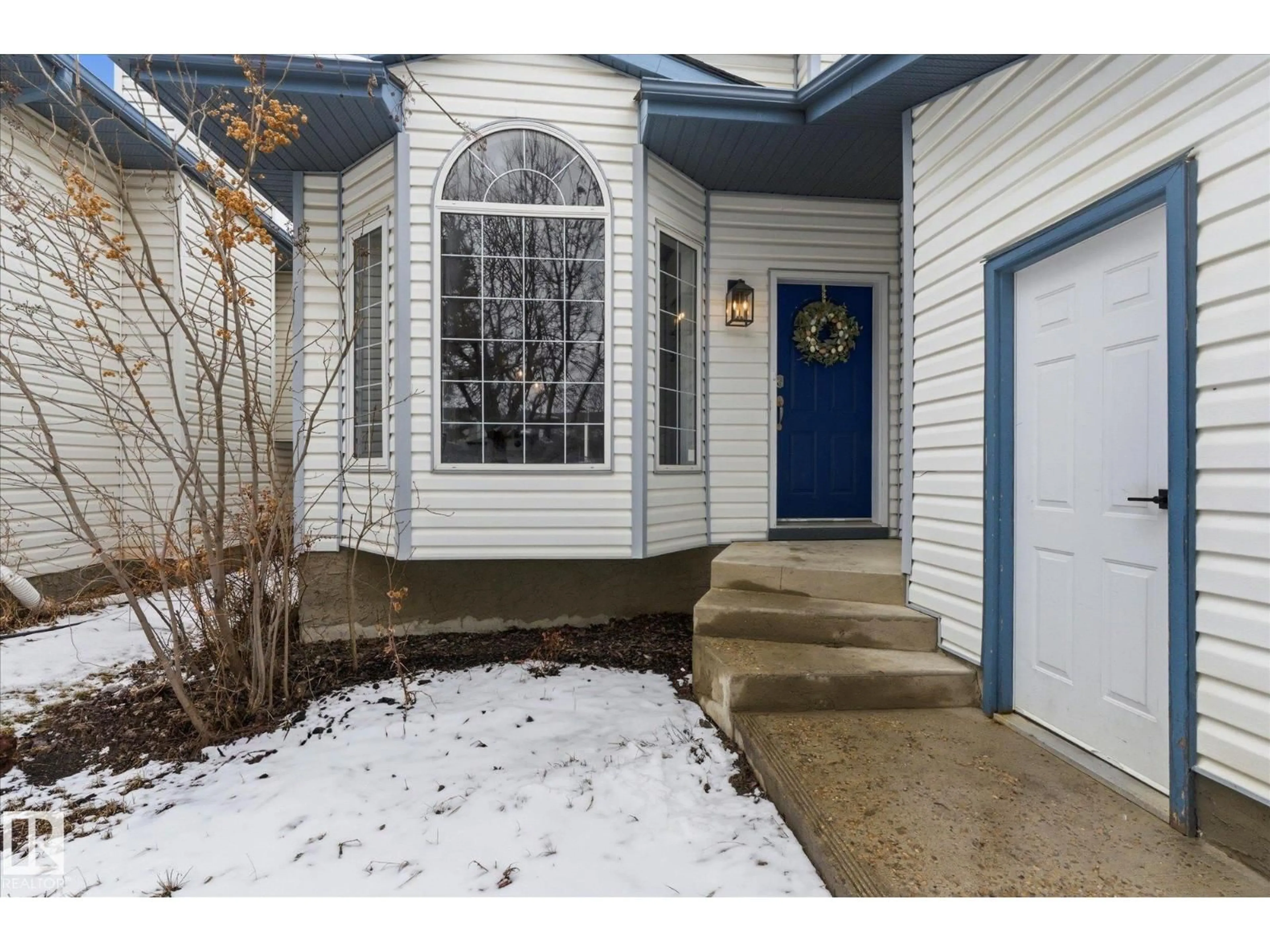 Indoor entryway for 1064 JONES CR, Edmonton Alberta T6L6Y1