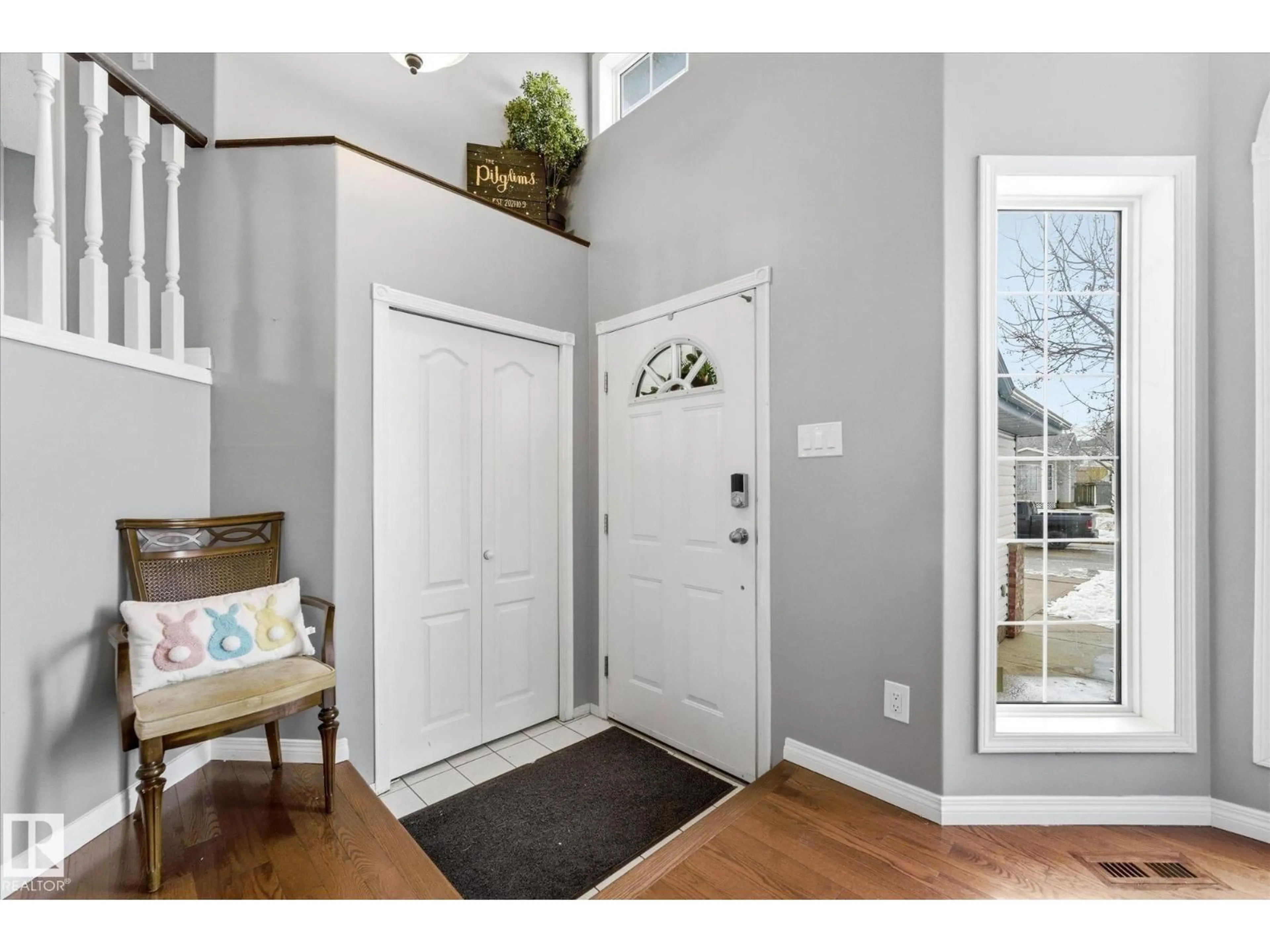 Indoor entryway for 1064 JONES CR, Edmonton Alberta T6L6Y1