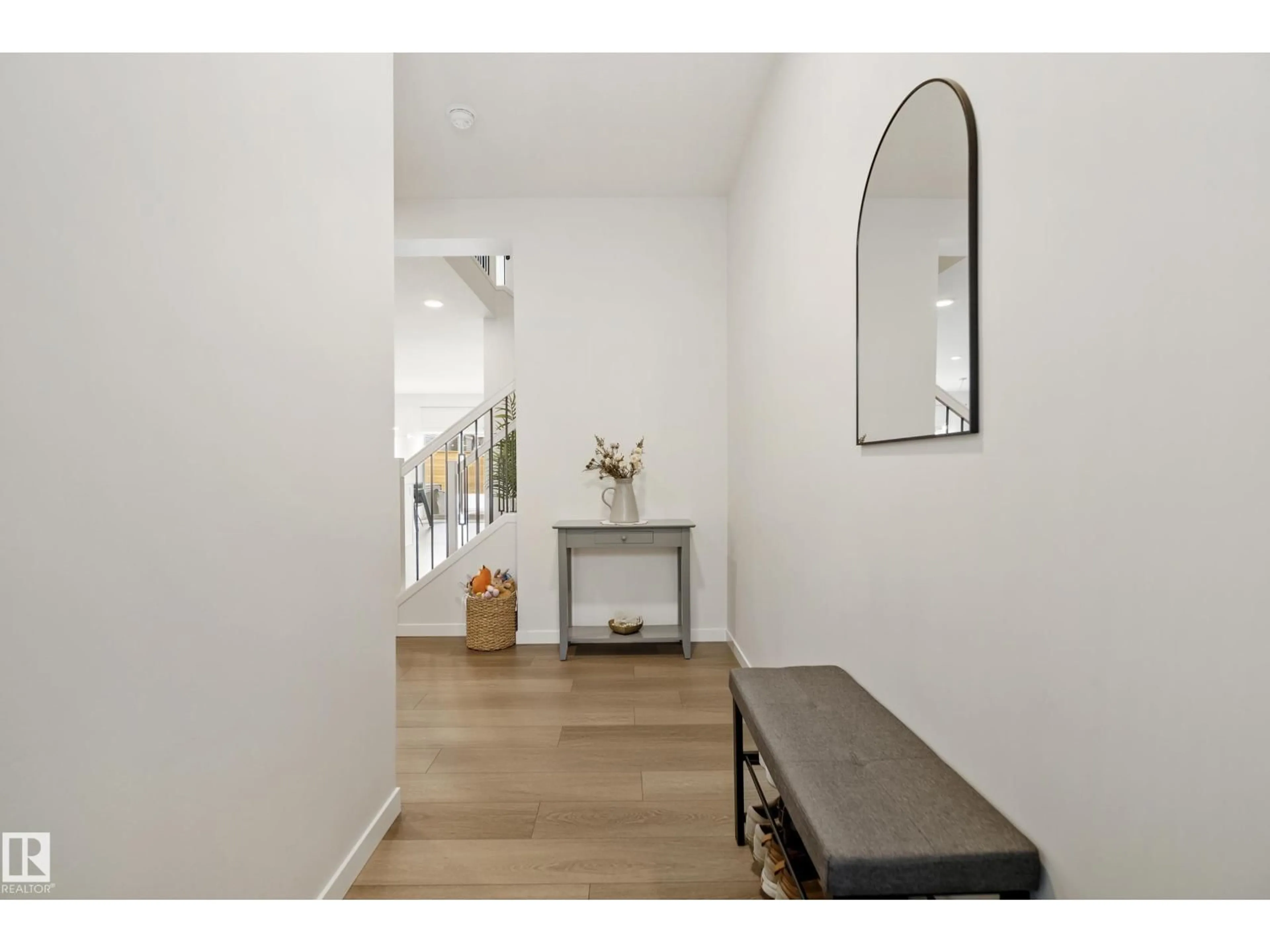 Indoor entryway for 24 ROSEWOOD WY, St. Albert Alberta T8N7Y8