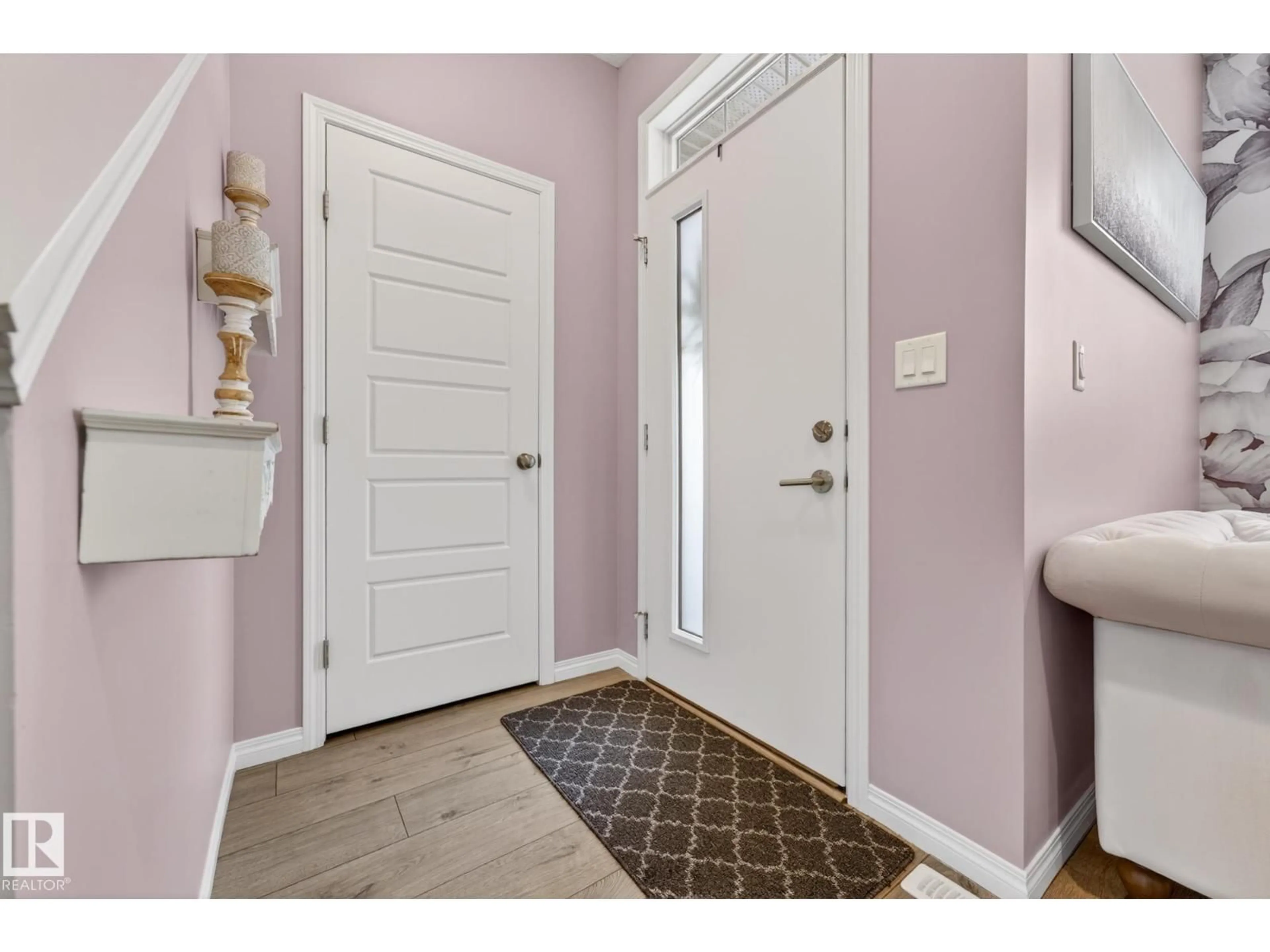 Indoor entryway for 8061 CHAPPELLE WY, Edmonton Alberta T6W3K8