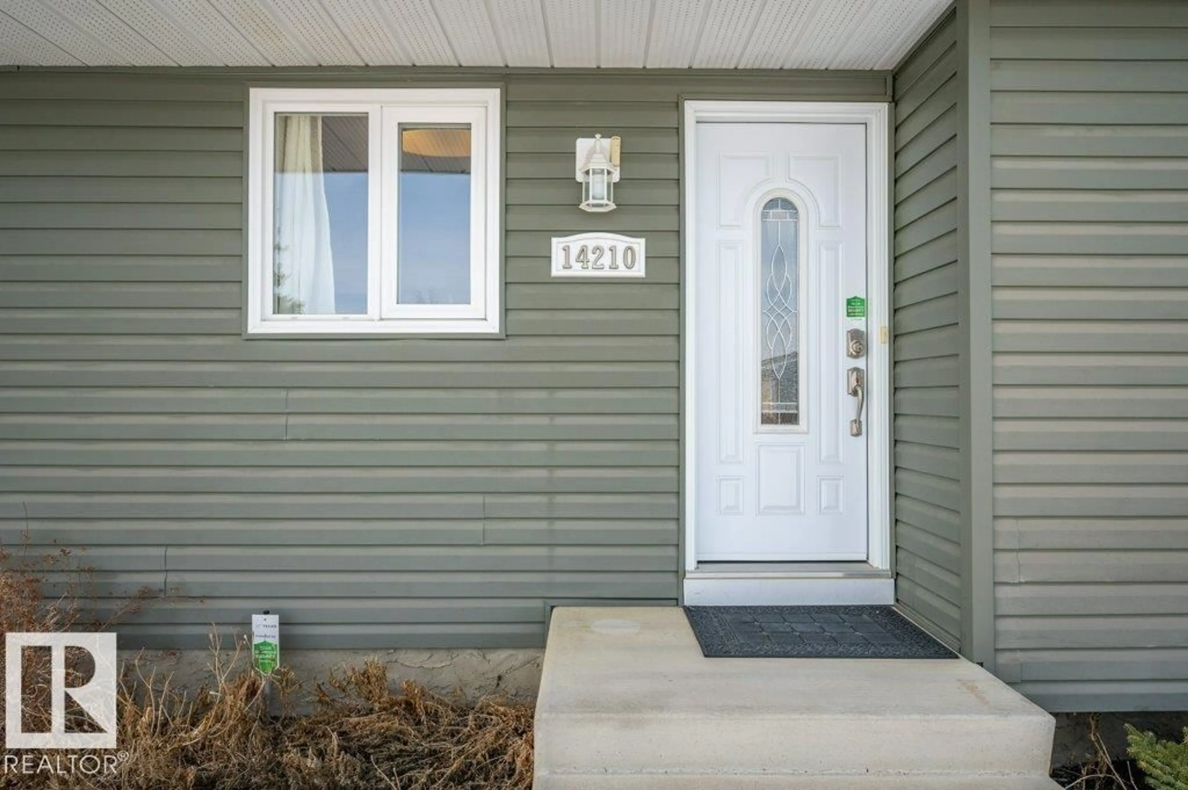 Unknown for 14210 22A ST NW, Edmonton Alberta T5Y1E1