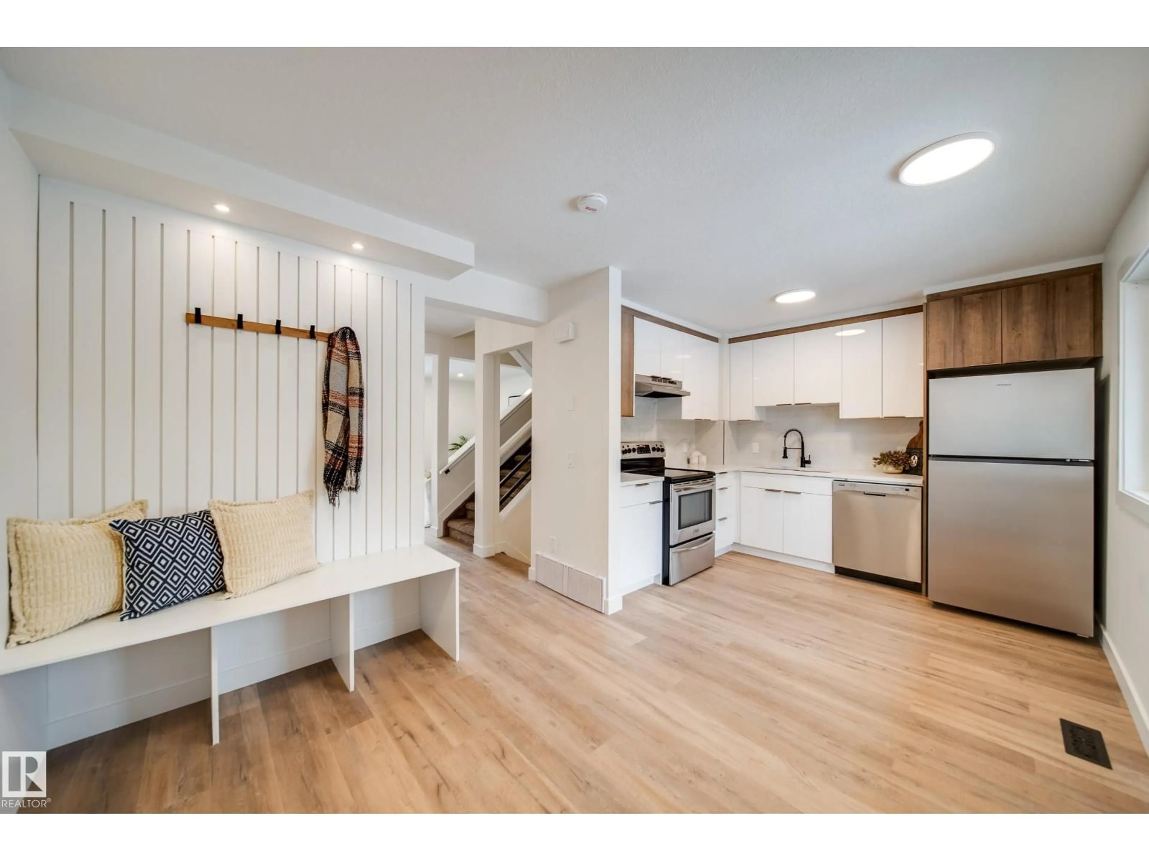Open concept kitchen, wood/laminate floor for 125 WOODBOROUGH WY, Edmonton Alberta T5Y1N2