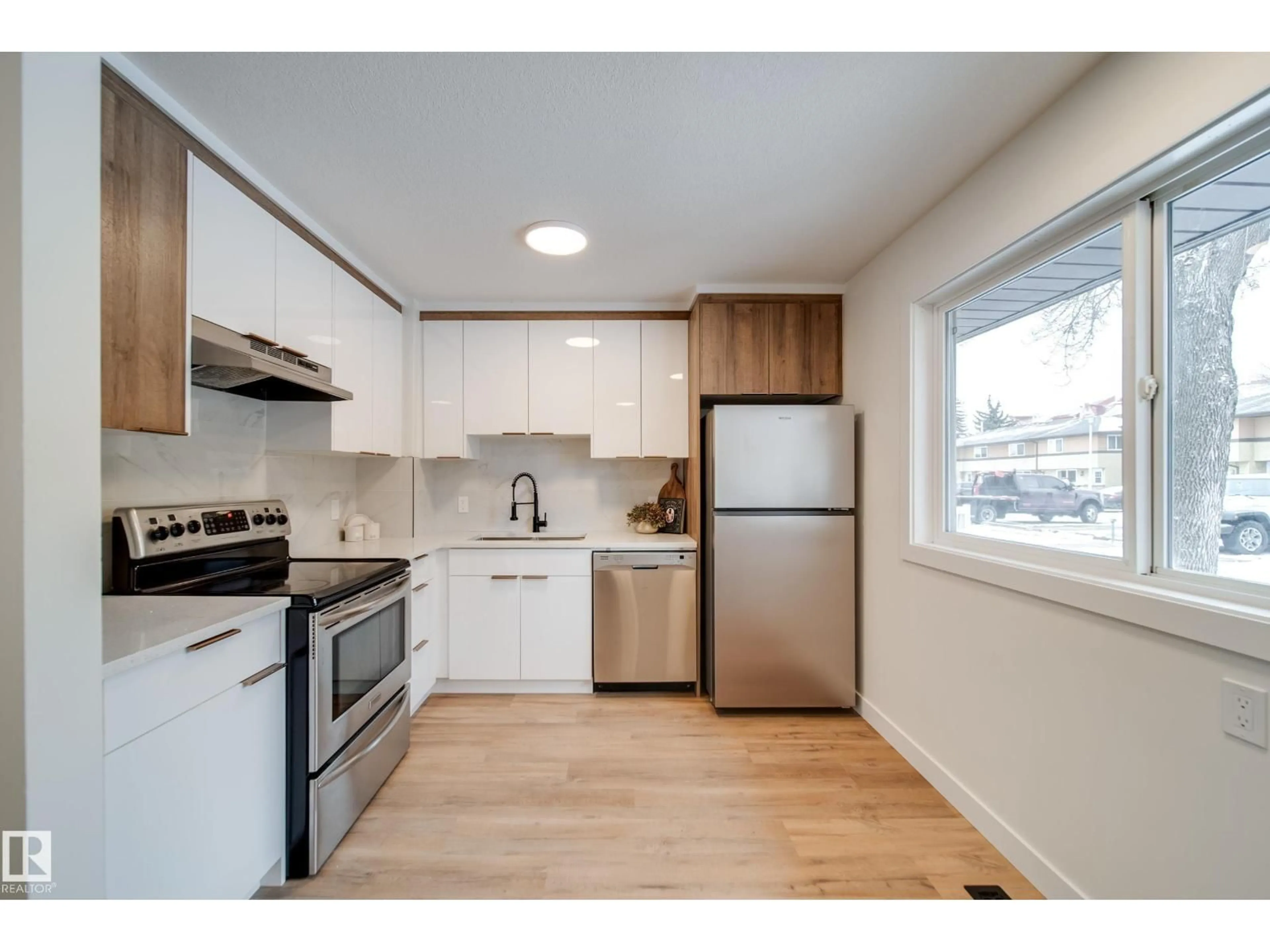 Unknown for 125 WOODBOROUGH WY, Edmonton Alberta T5Y1N2