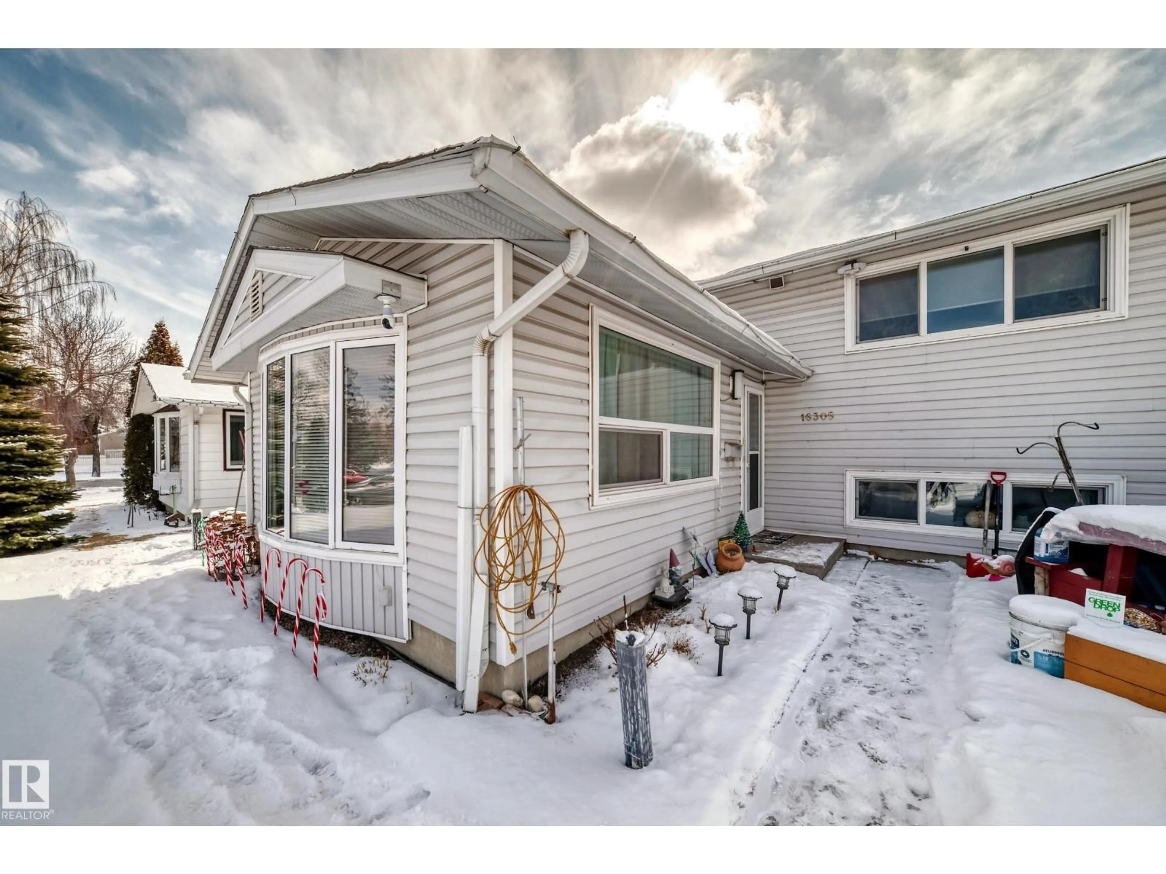 Unknown for 16305 107A AVE, Edmonton Alberta T5P0Z4