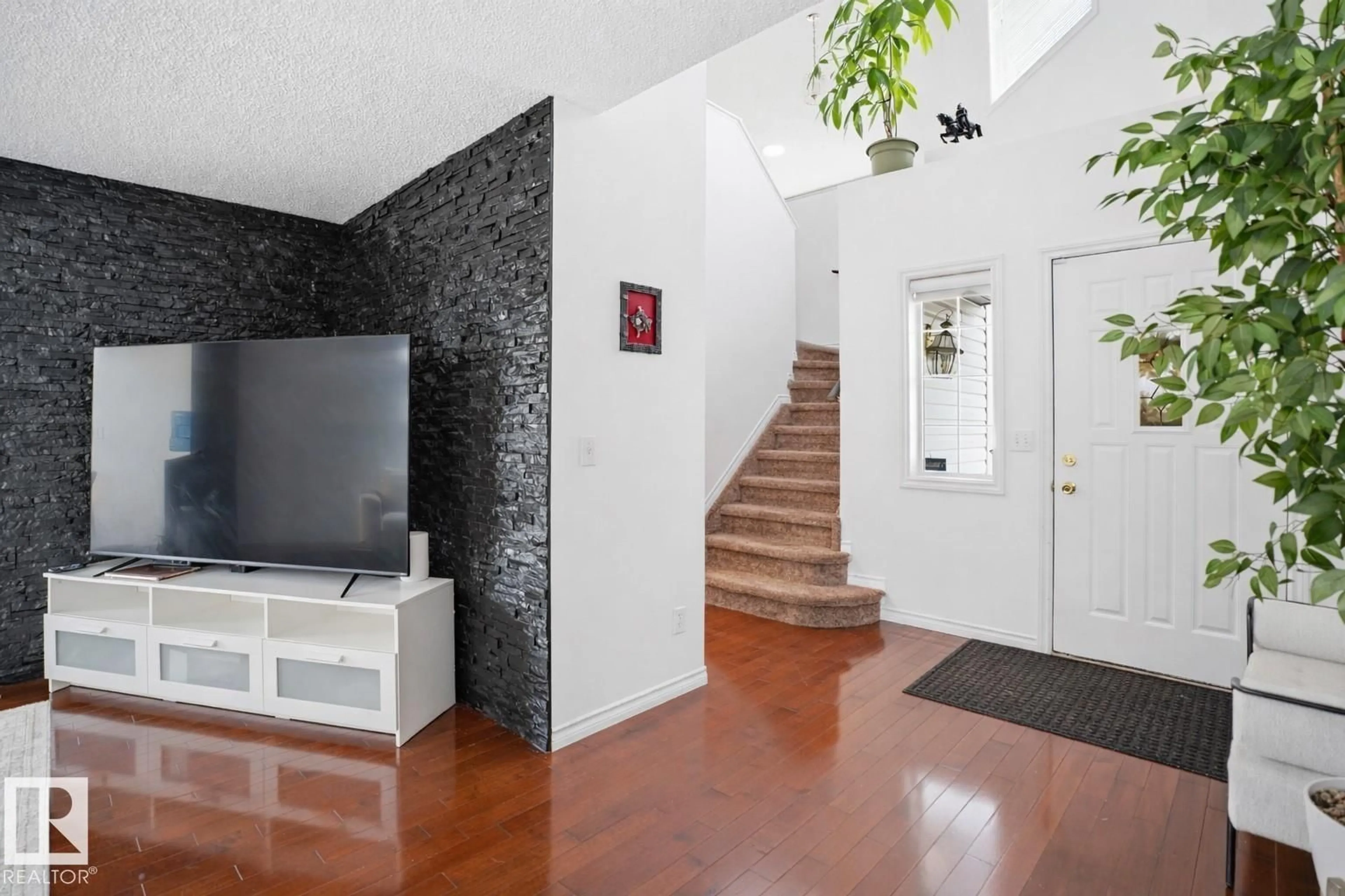 Indoor entryway for NW - 4619 202 ST, Edmonton Alberta T6M2Y1