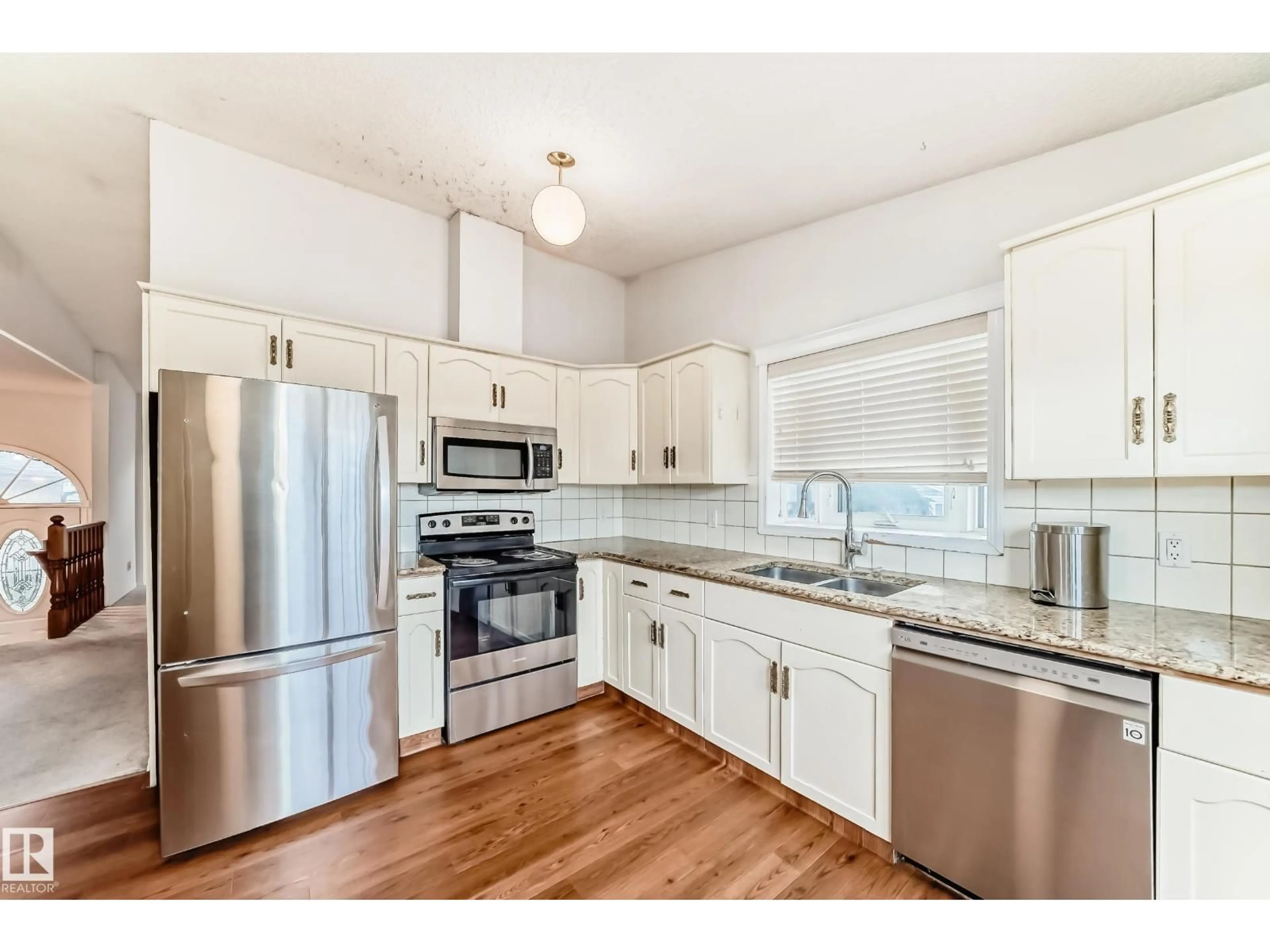 Unknown for 4714 26 AV, Edmonton Alberta T6L1J1