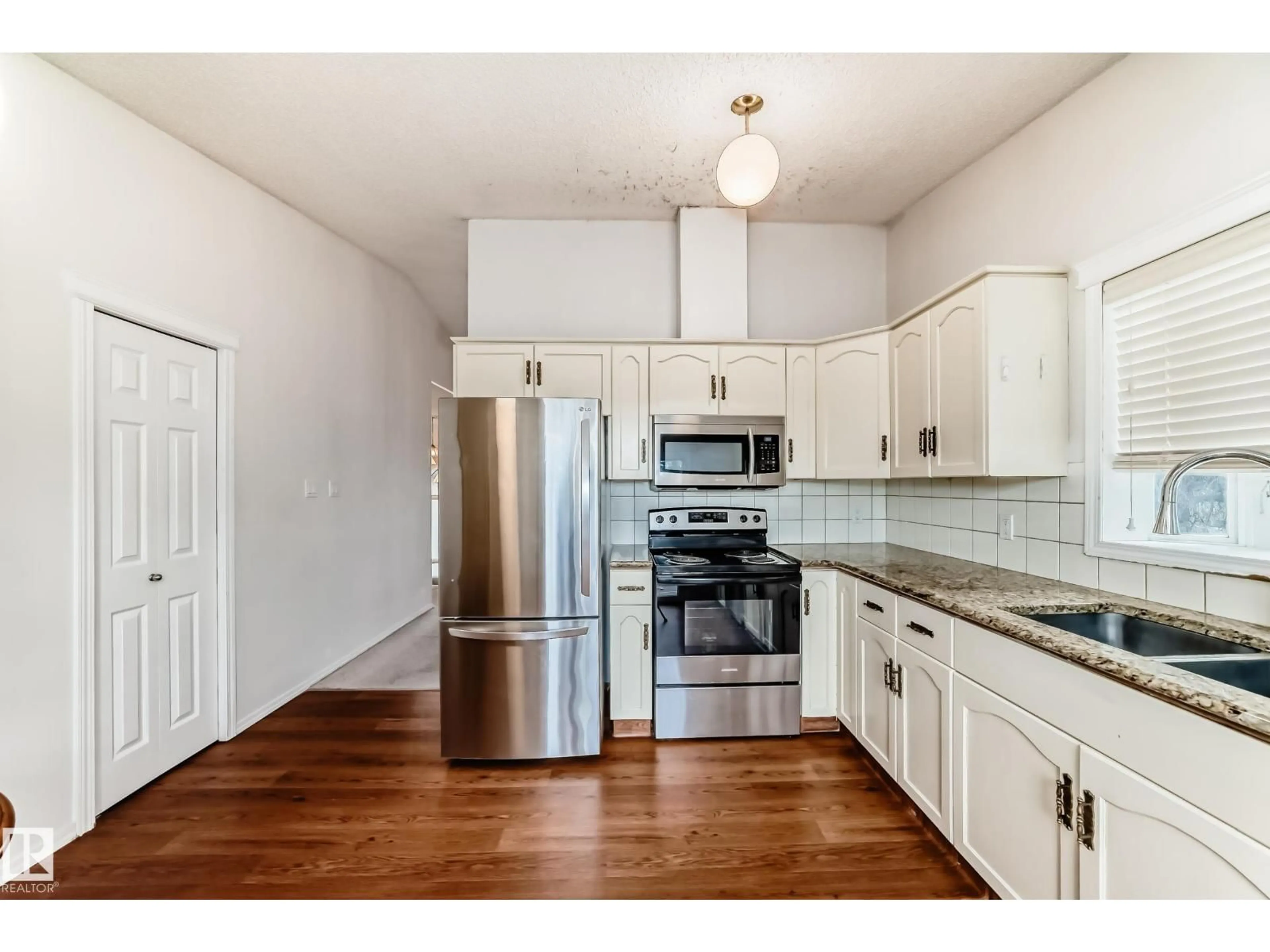 Standard kitchen, unknown for 4714 26 AV, Edmonton Alberta T6L1J1