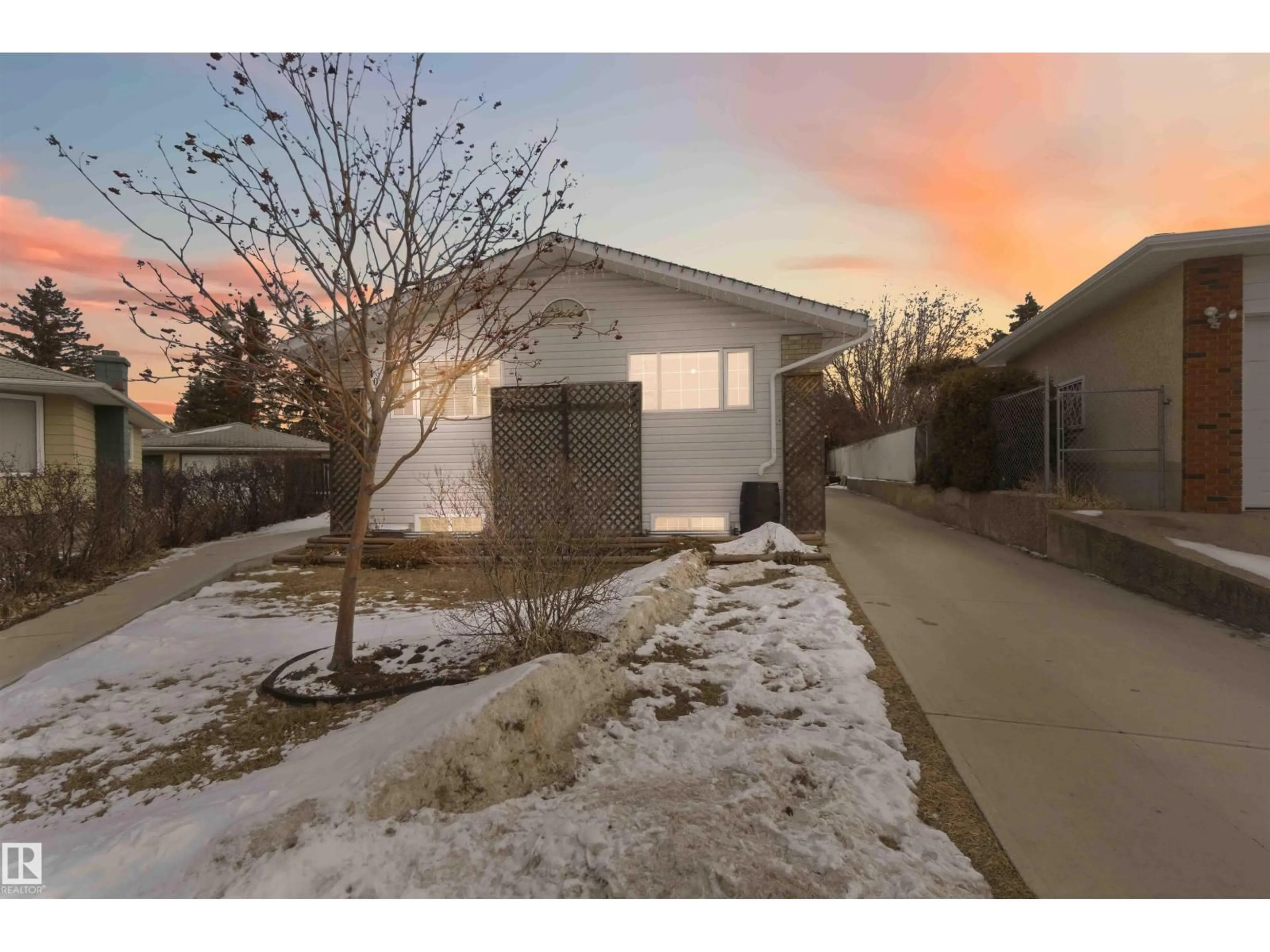 Unknown for 4023 86 ST, Edmonton Alberta T6K1H3