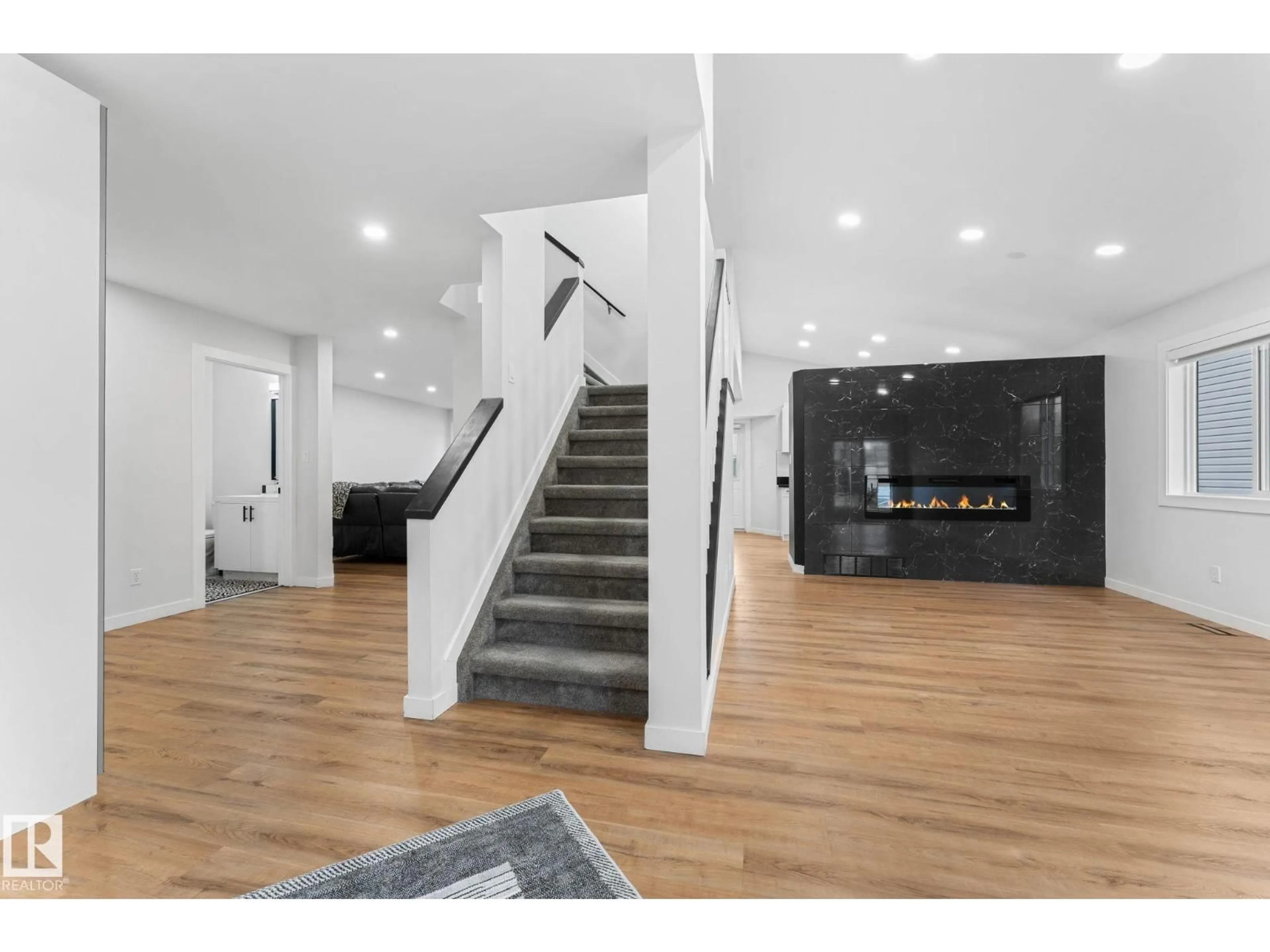 Unknown for 362 BLACKBURN DR, Edmonton Alberta T6W1B8