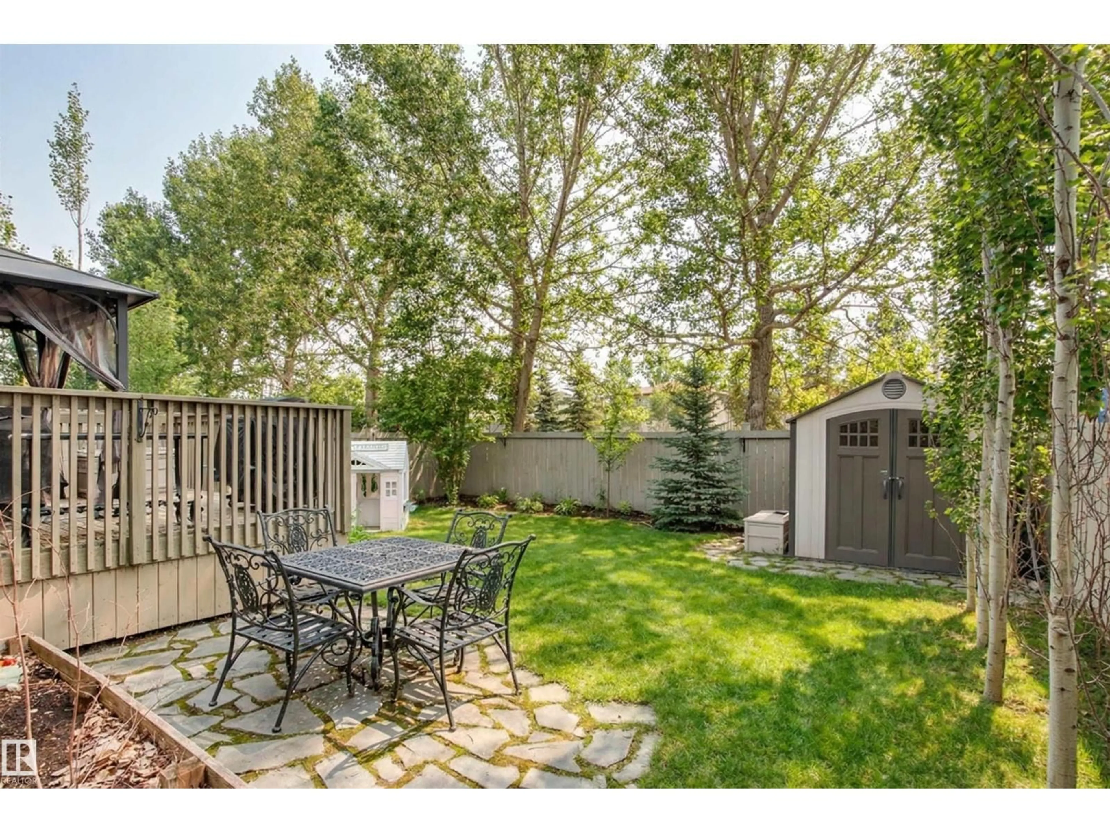 Patio, street for 33 ENGLISH WY, St. Albert Alberta T8N7G7
