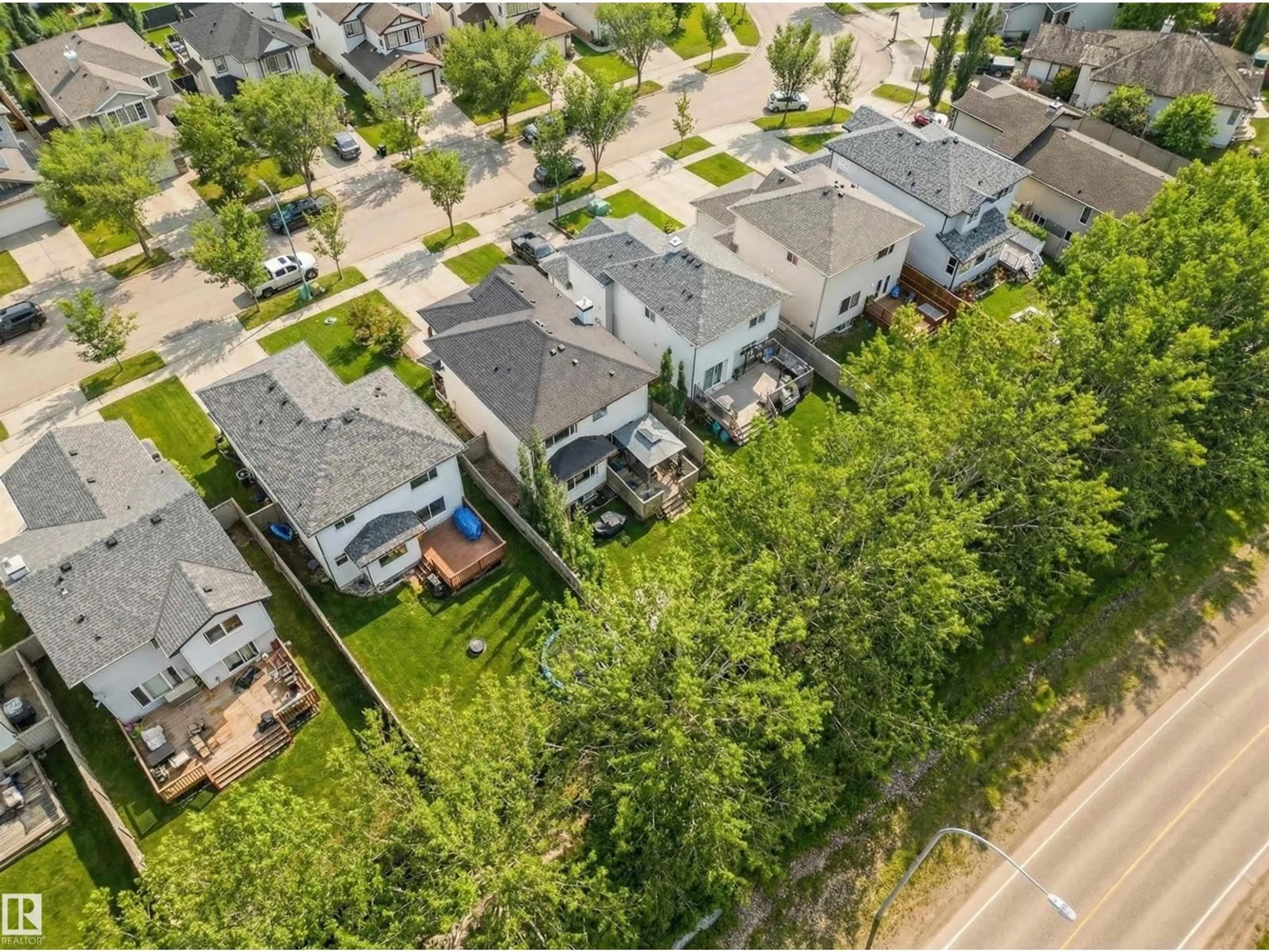 A pic from outside/outdoor area/front of a property/back of a property/a pic from drone, street for 33 ENGLISH WY, St. Albert Alberta T8N7G7