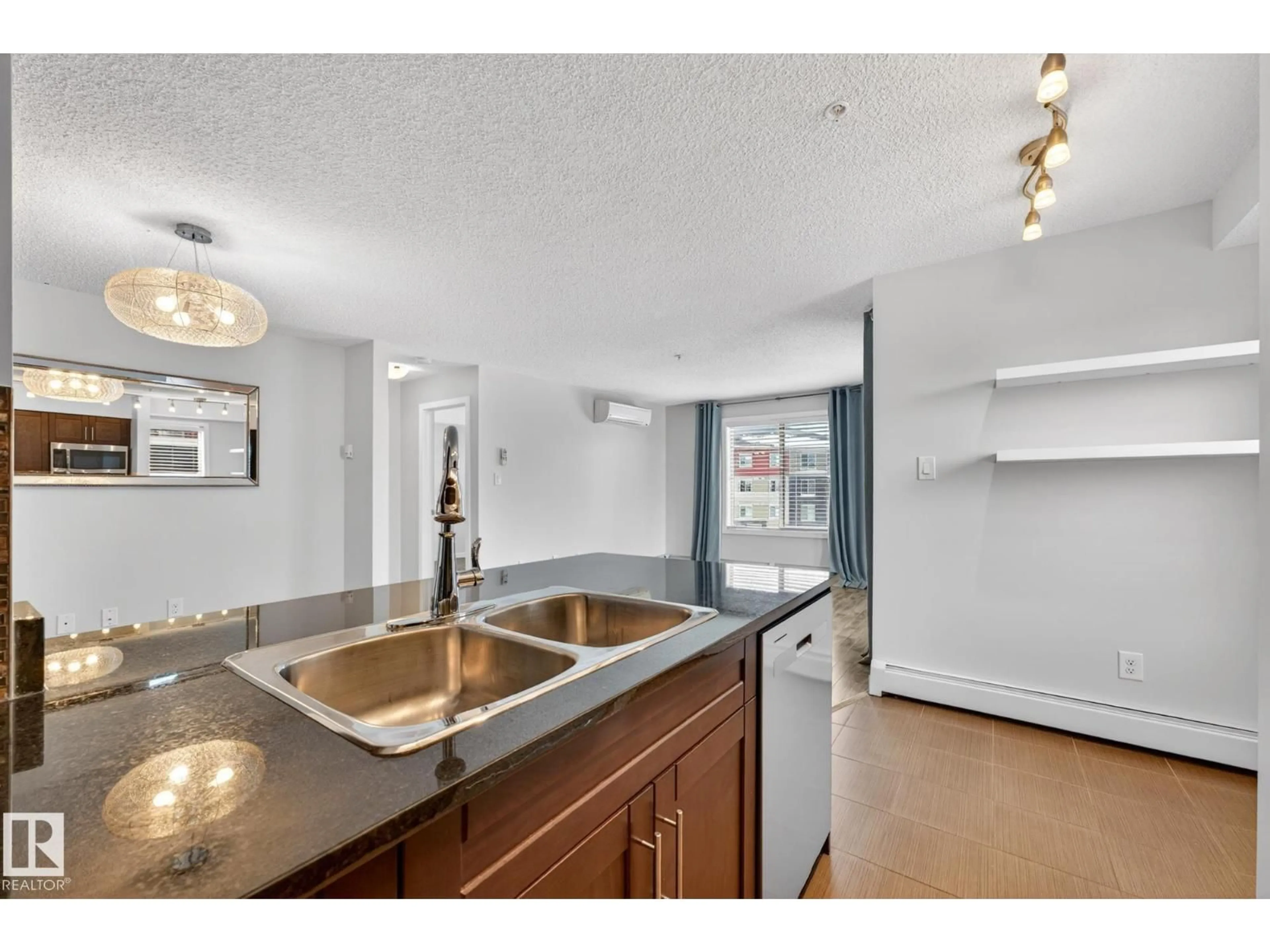 Unknown for 301 - 1070 MCCONACHIE BV, Edmonton Alberta T5Y0X1