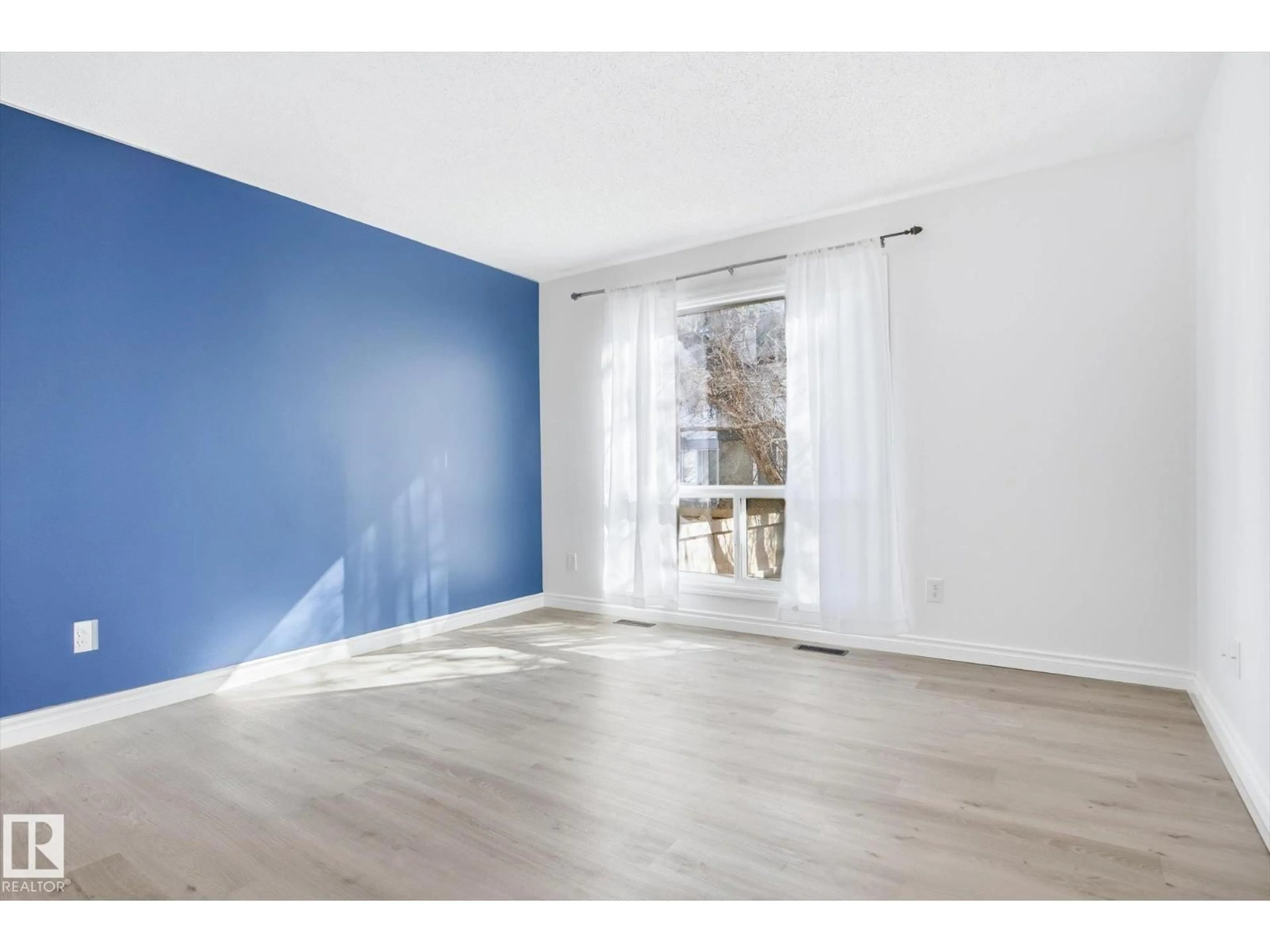 A pic of a room for 857 ERIN PL, Edmonton Alberta T5T1M6