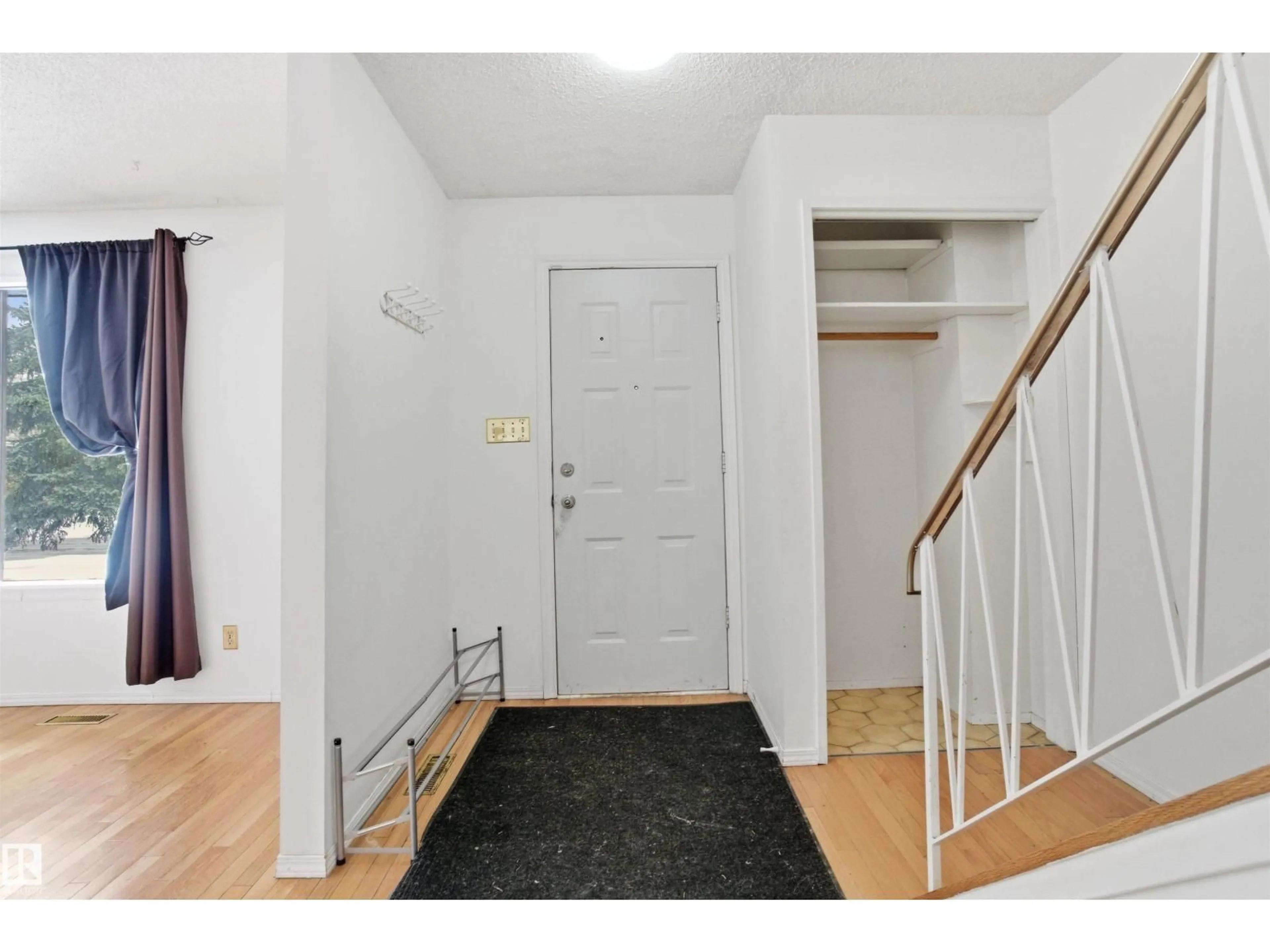 Indoor entryway for NW - 8616 179 ST, Edmonton Alberta T5T0X3