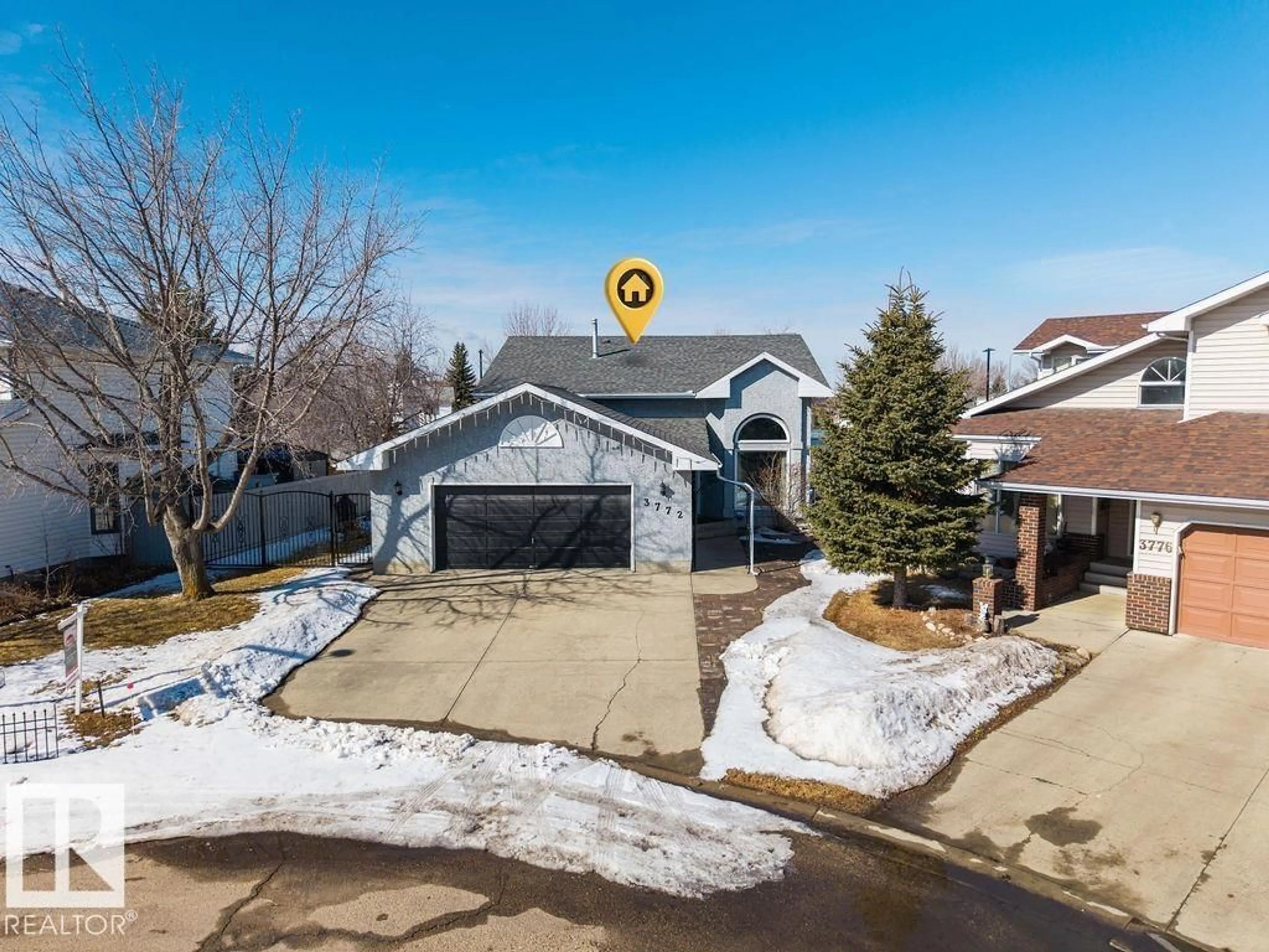 A pic from outside/outdoor area/front of a property/back of a property/a pic from drone, street for 3772 30 ST, Edmonton Alberta T6T1H6