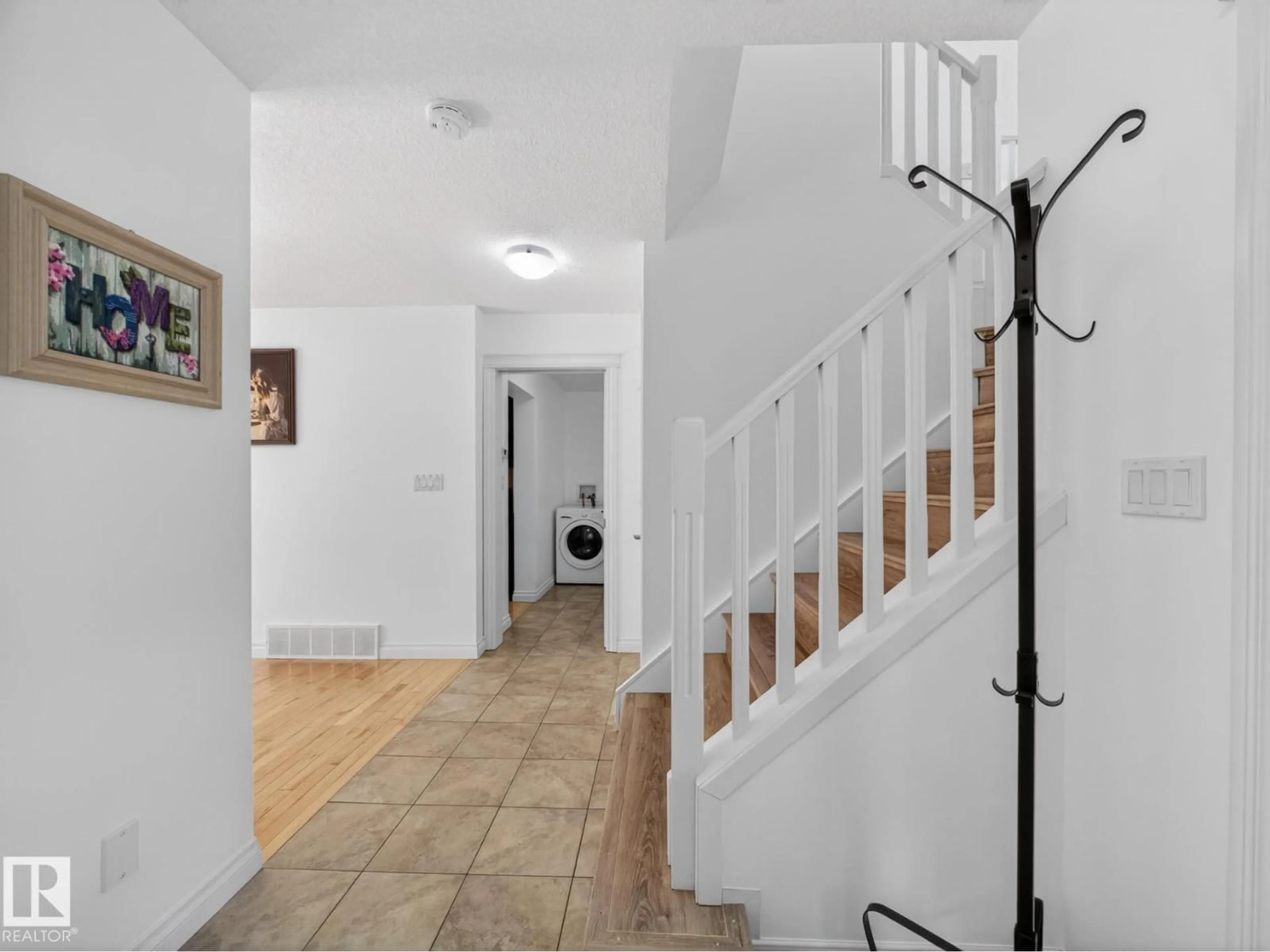 Unknown for 718 ADAMS WY, Edmonton Alberta T6R5K2