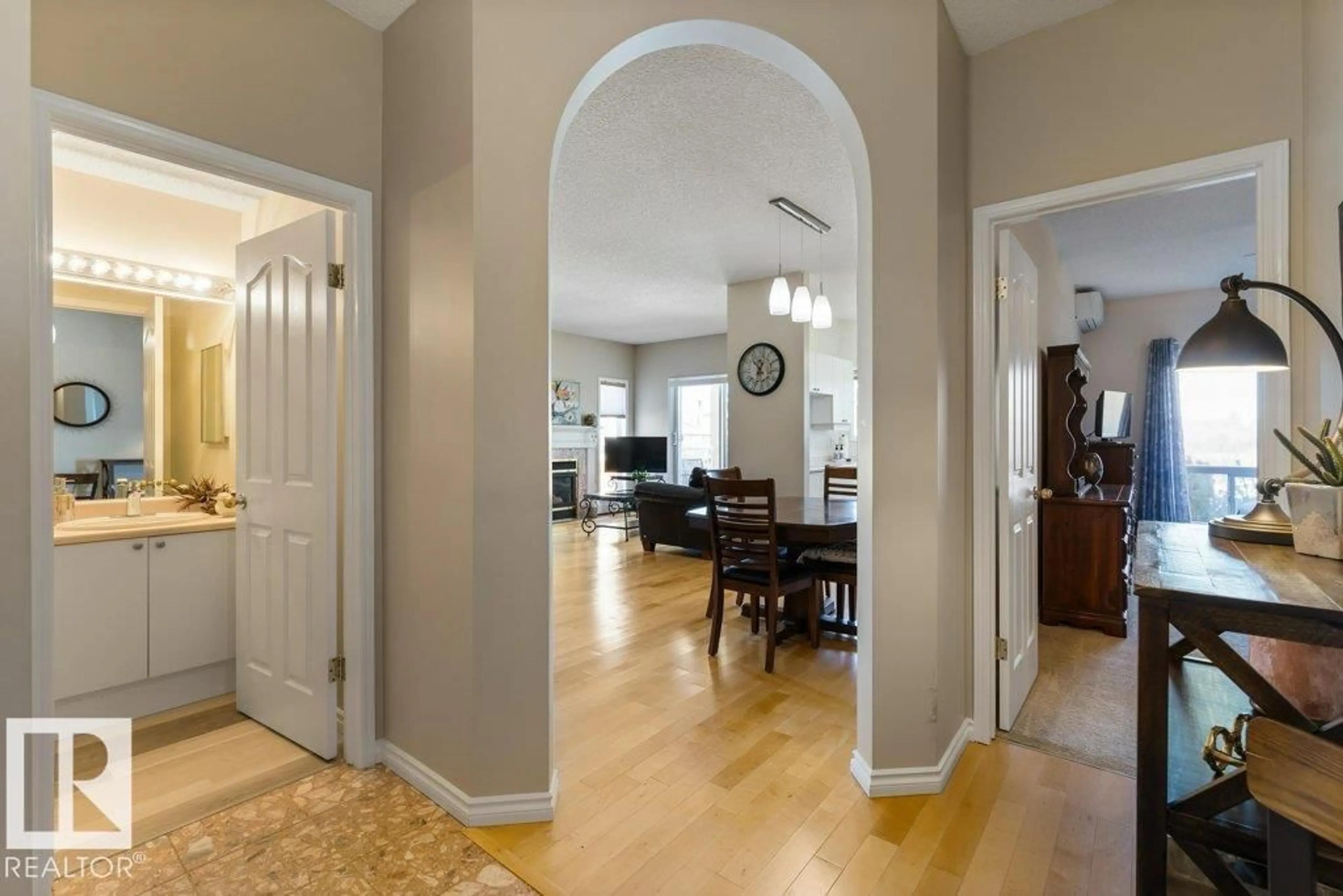 Indoor foyer for #203 - 15499 CASTLE DOWNS RD, Edmonton Alberta T5X5Y3