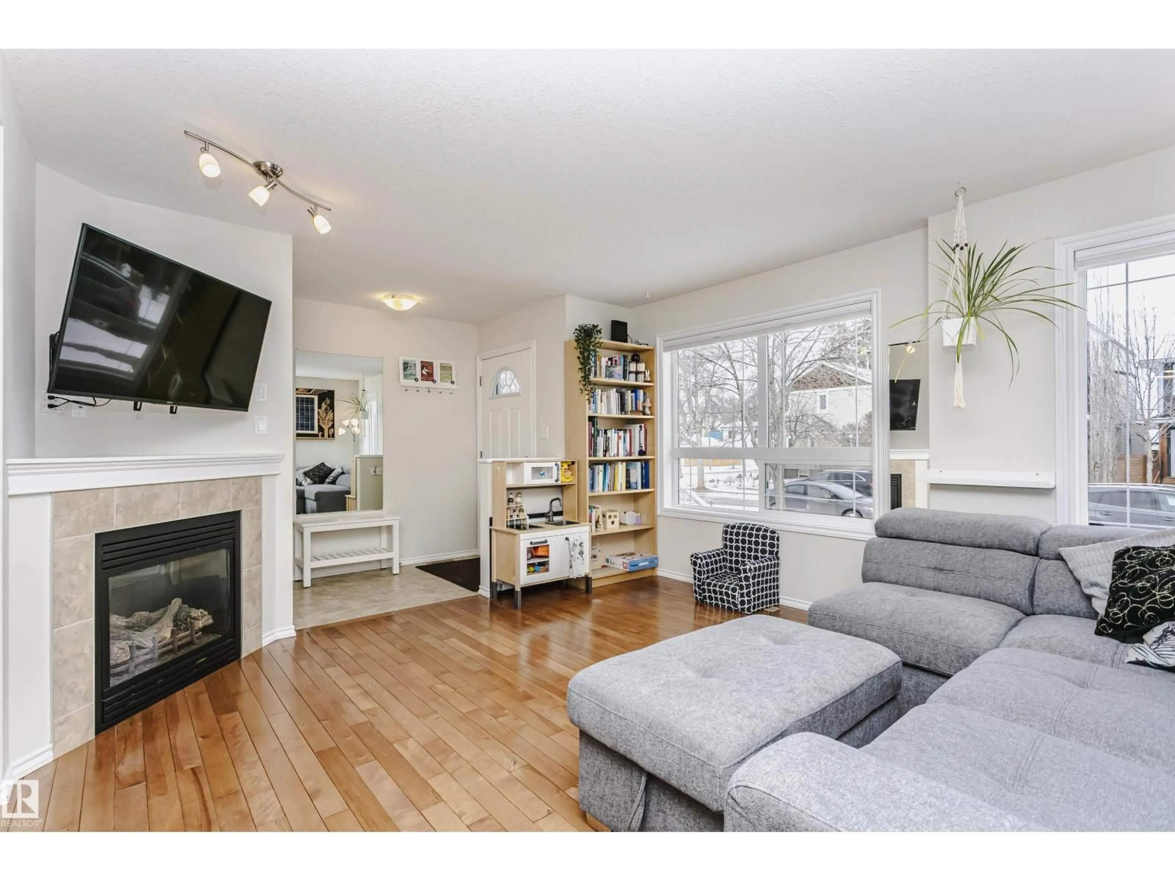 Living room with furniture, wood/laminate floor for 9359 74 AV, Edmonton Alberta T6E1E3