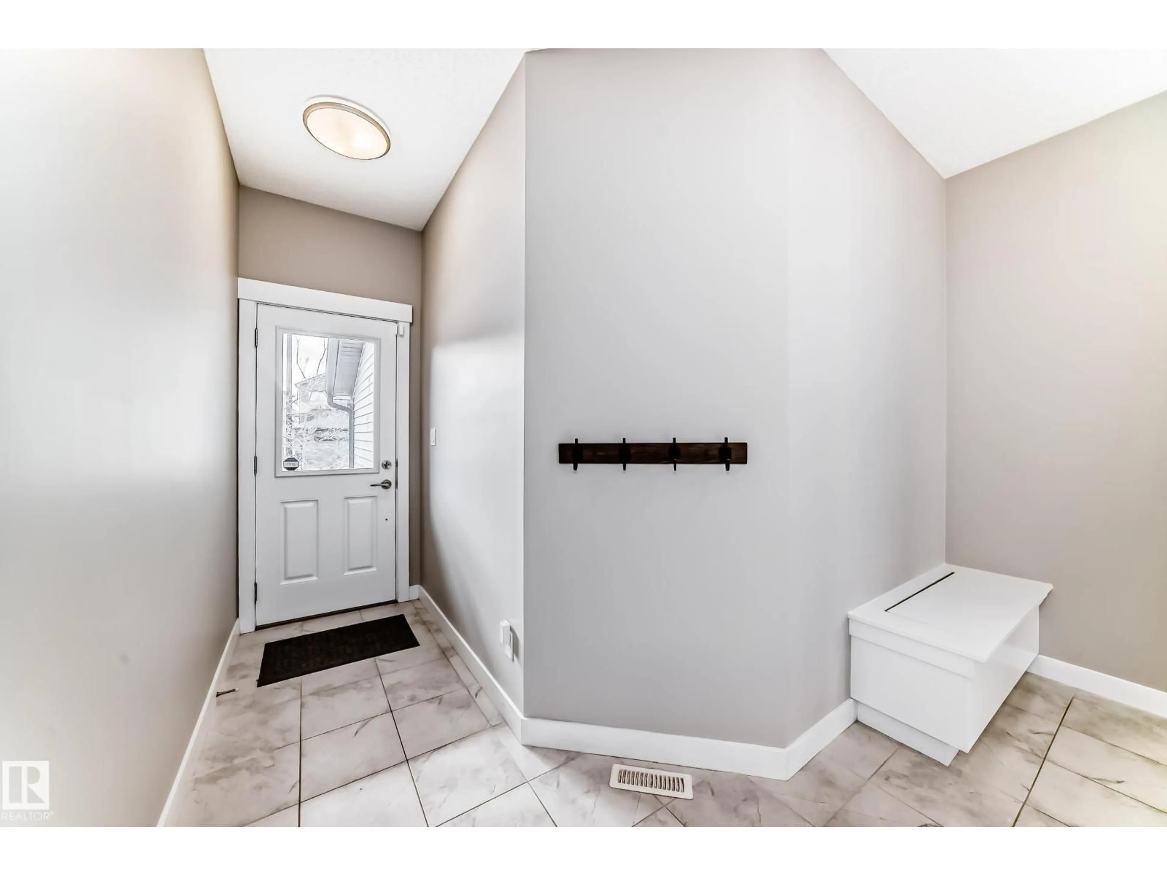 Indoor entryway for 48 GLADSTONE BN, Spruce Grove Alberta T7X0Z6