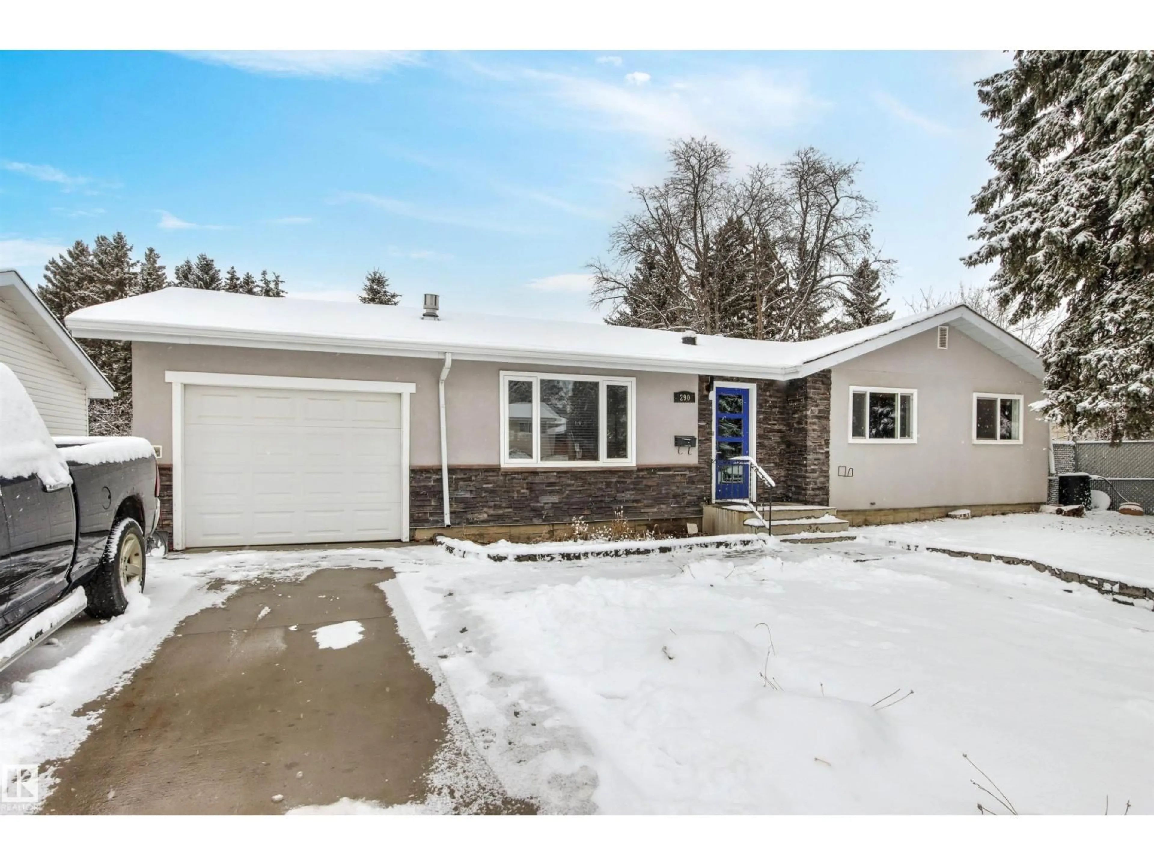 Home with vinyl exterior material, street for 290 CONIFER ST, Sherwood Park Alberta T8A1M3