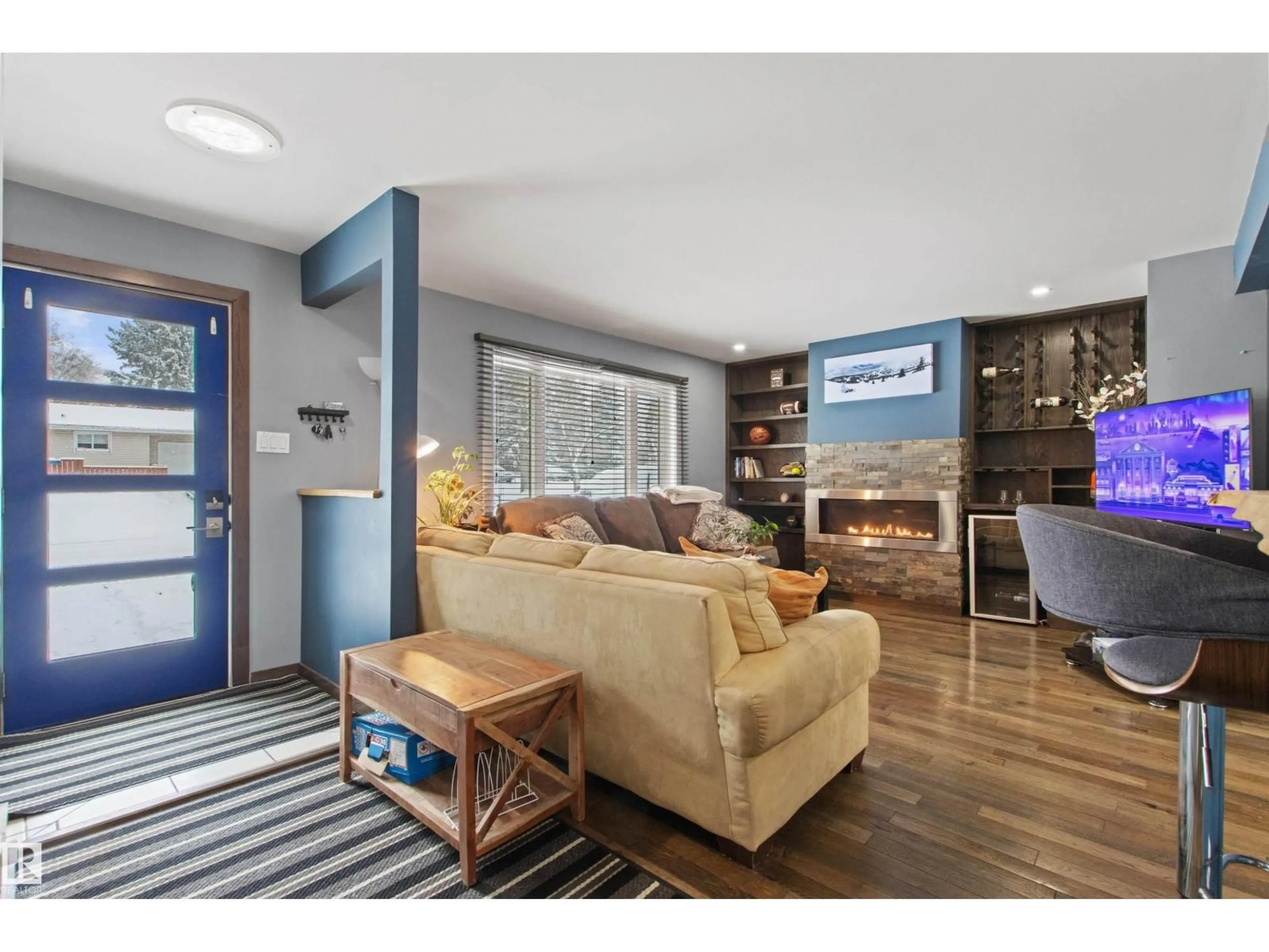 Living room with furniture, wood/laminate floor for 290 CONIFER ST, Sherwood Park Alberta T8A1M3