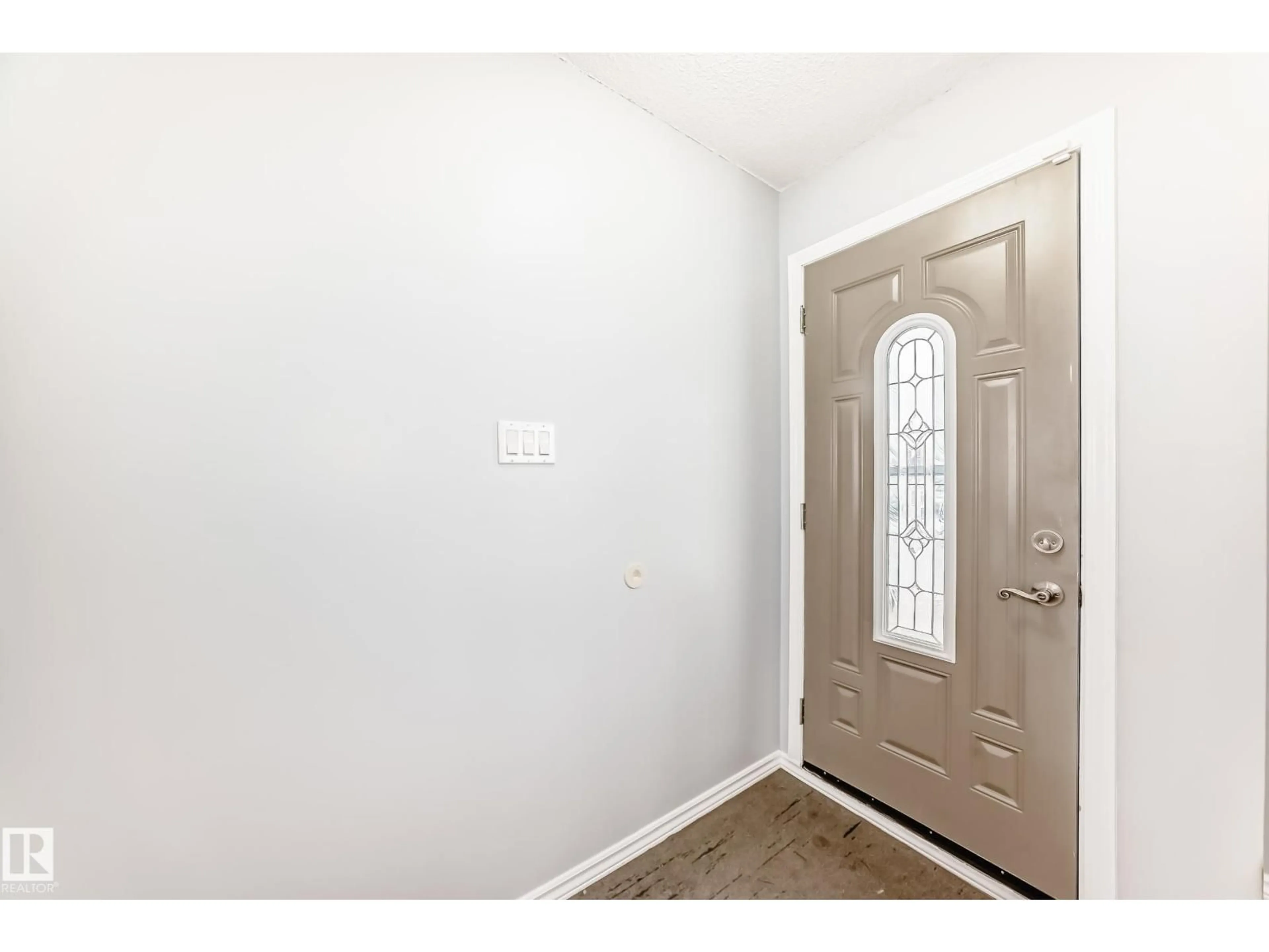 Indoor entryway for 7512 136 AV, Edmonton Alberta T5C2K5
